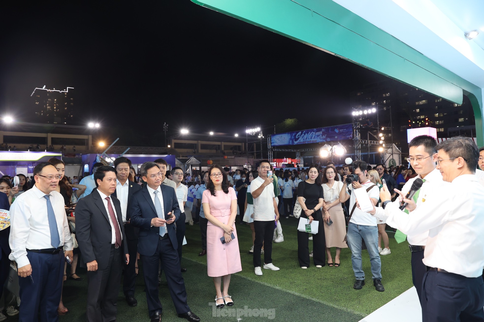 Đại biểu trải nghiệm tại gian hàng Ngày thẻ Việt Nam 2023 - Sóng Festival ảnh 2