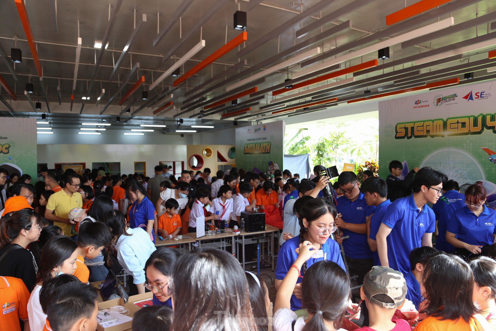 Robot, trò chơi thực tế ảo, STEM... thu hút học sinh Đà Nẵng ảnh 1
