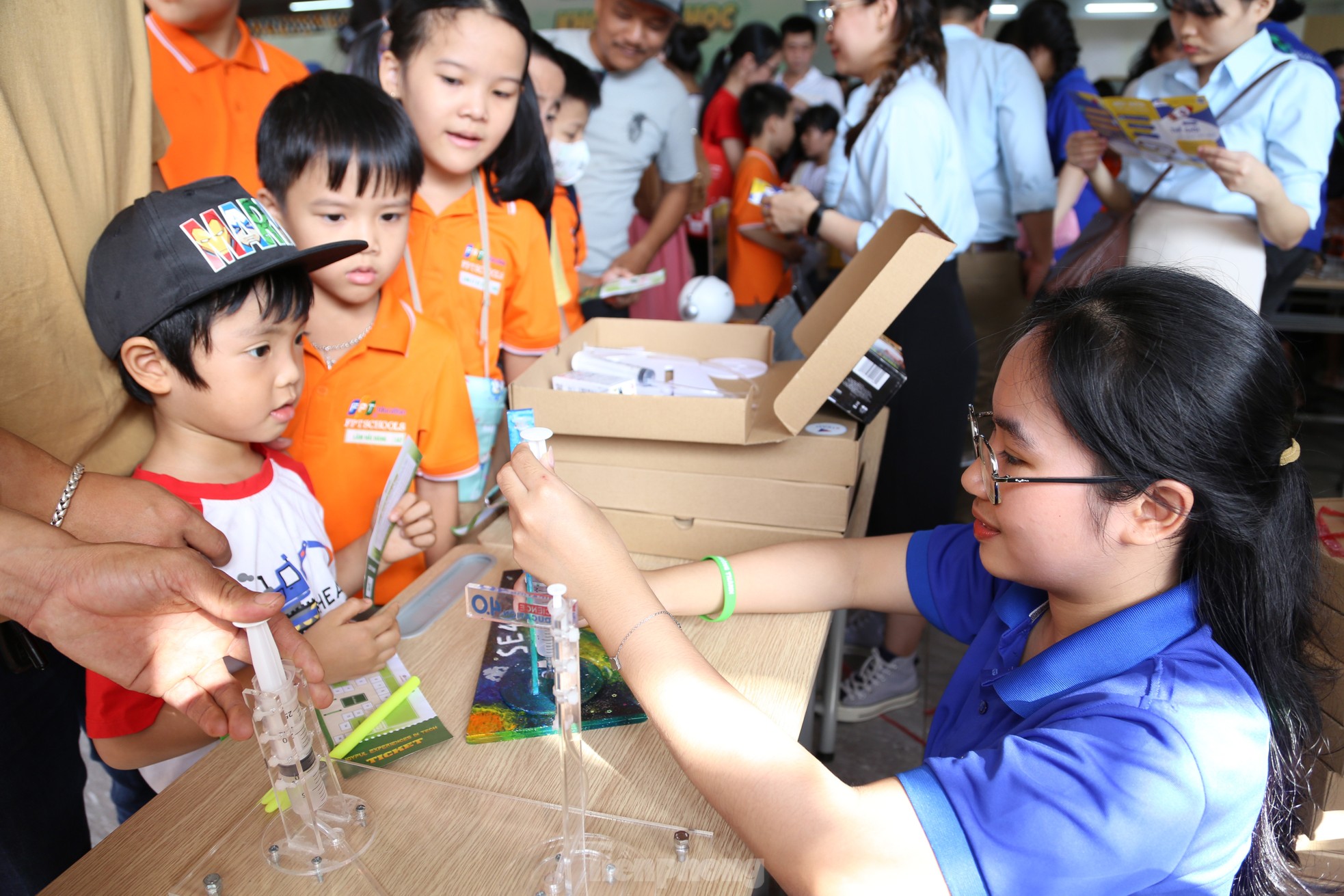 Robot, trò chơi thực tế ảo, STEM... thu hút học sinh Đà Nẵng ảnh 5