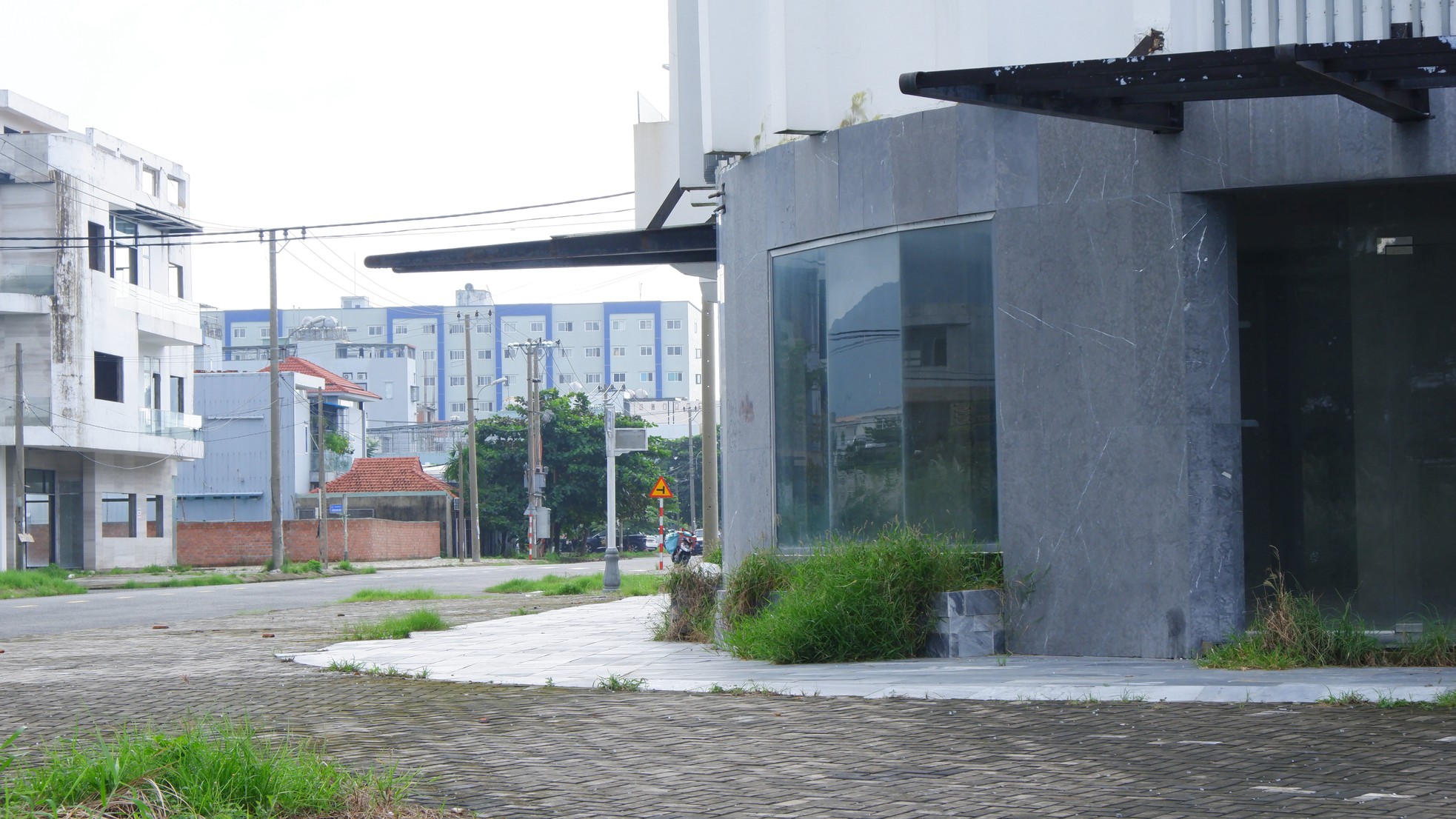 Loạt nhà phố bỏ hoang ven sông Hàn ở Đà Nẵng ảnh 11