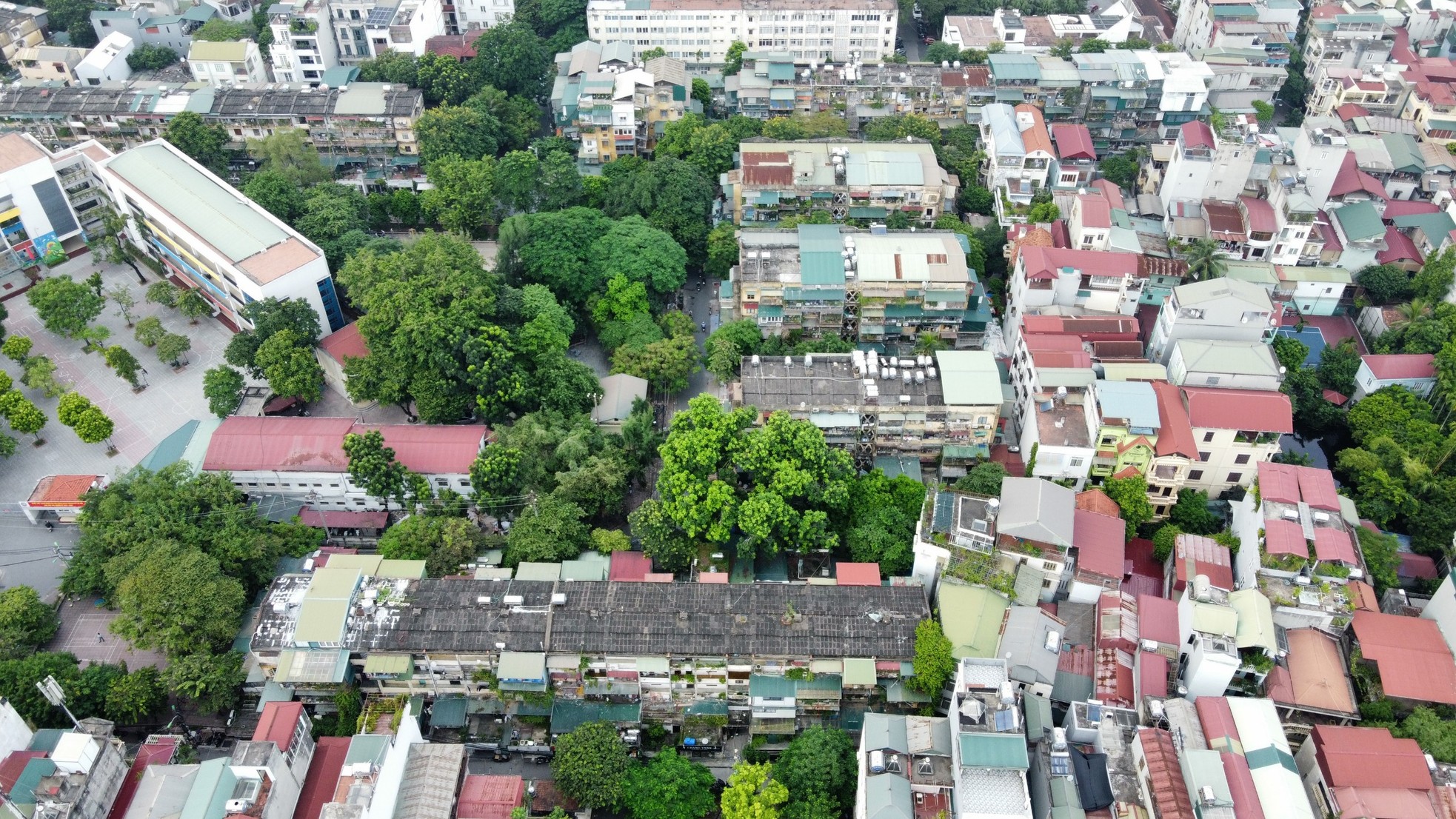 Cận cảnh khu tập thể cũ trên 'đất vàng' được Hà Nội chi tiền lập quy hoạch cải tạo ảnh 5