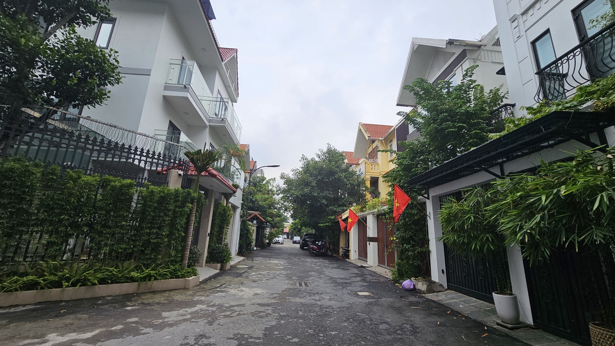Cận cảnh cao ốc, biệt thự triệu đô 'mọc' trên quỹ đất 20% ở KĐT mới Trung Văn ảnh 12