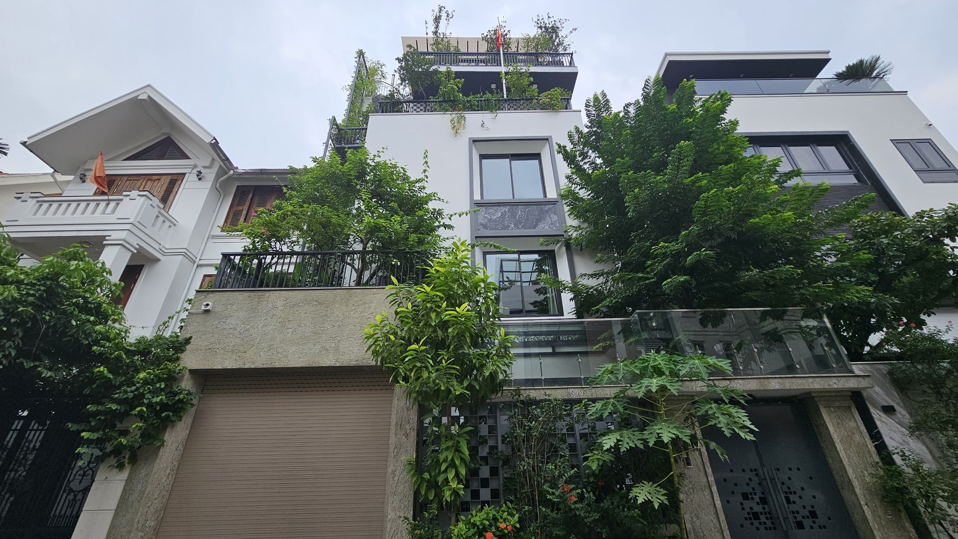 Cận cảnh cao ốc, biệt thự triệu đô 'mọc' trên quỹ đất 20% ở KĐT mới Trung Văn ảnh 14