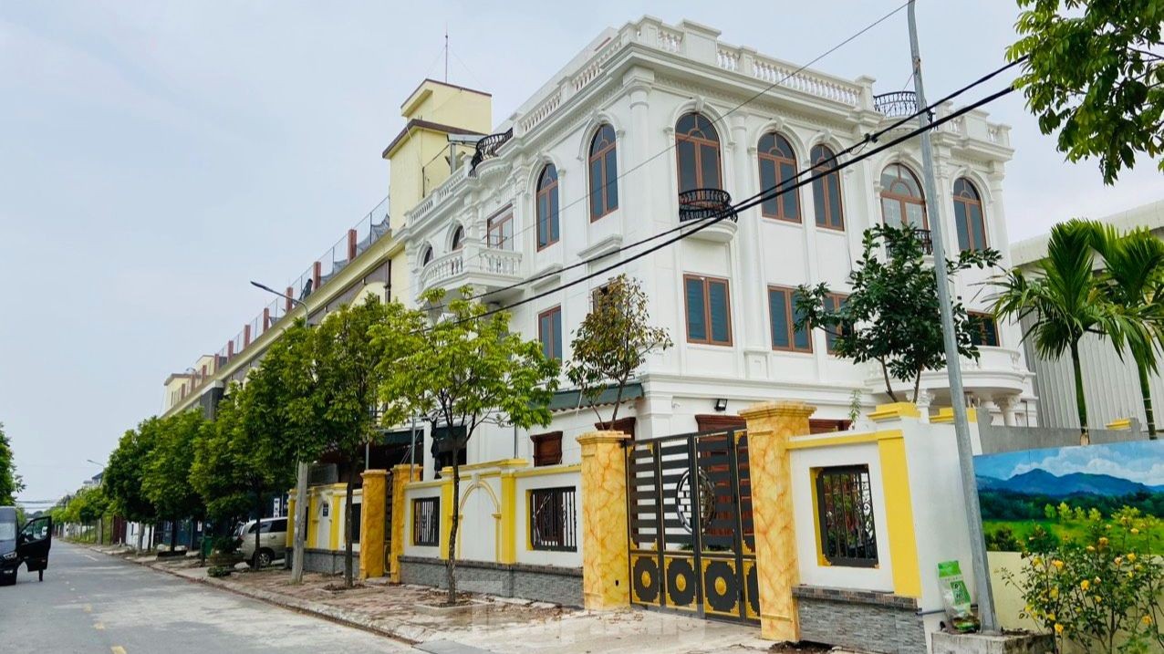 Cận cảnh loạt biệt thự 'mọc' trong cụm công nghiệp làng nghề ở Hà Nội ảnh 9