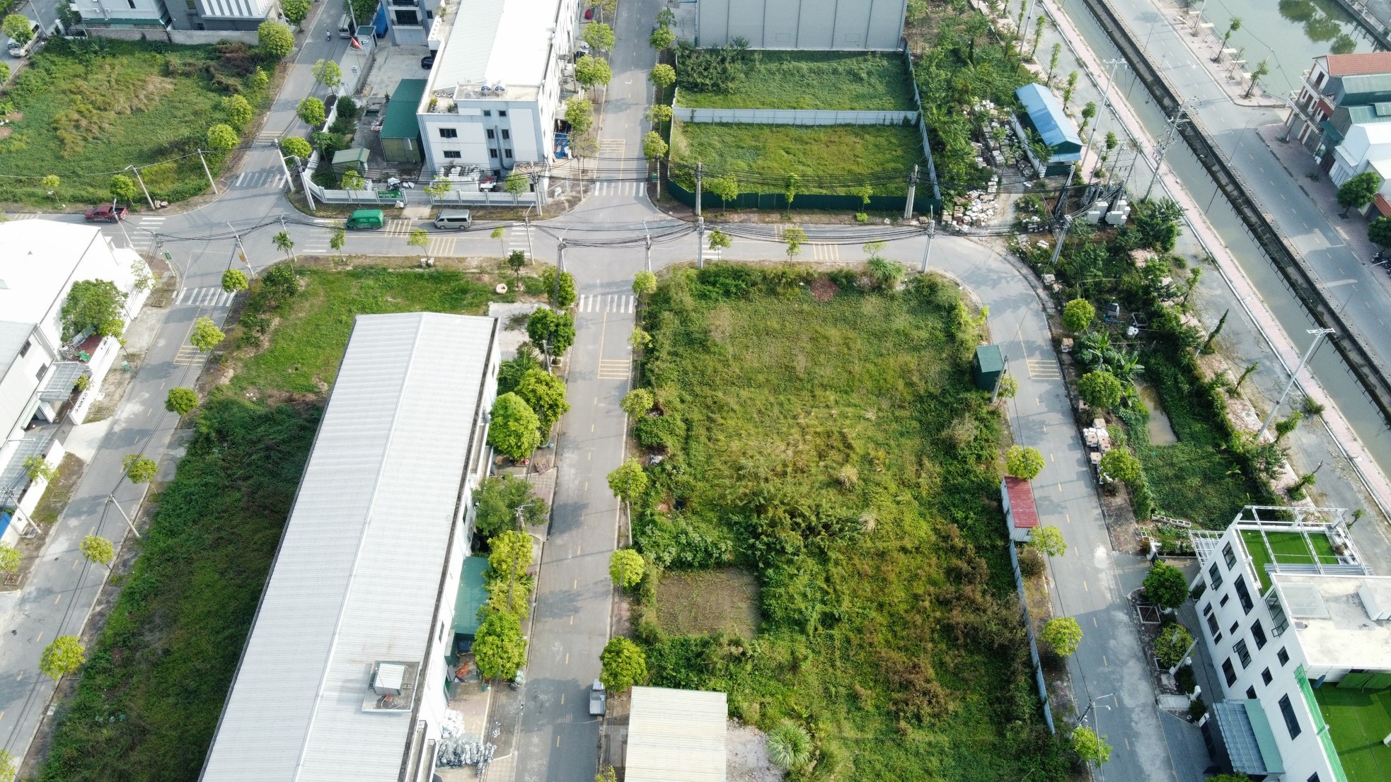 Cận cảnh loạt biệt thự 'mọc' trong cụm công nghiệp làng nghề ở Hà Nội ảnh 5