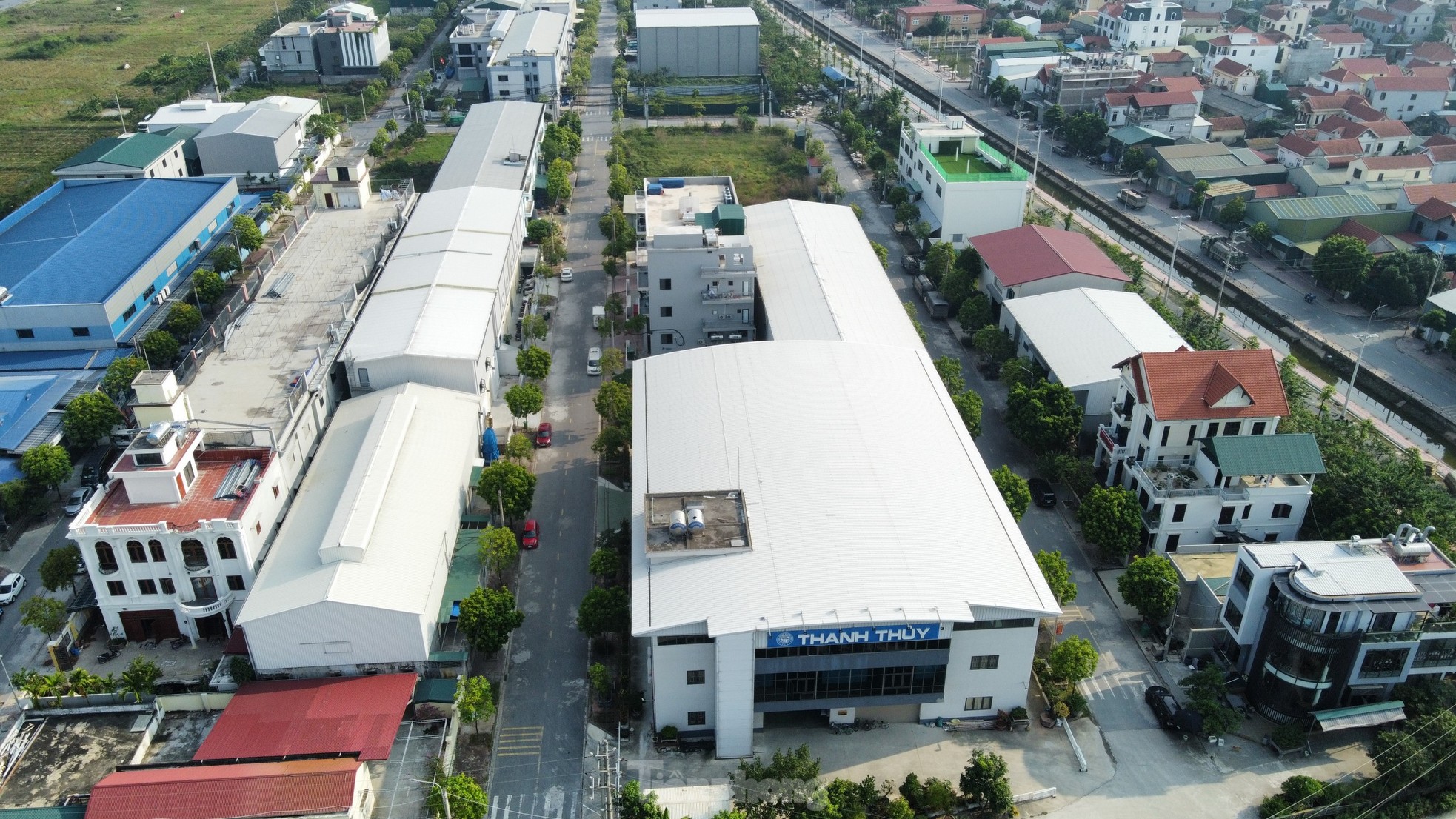 Cận cảnh loạt biệt thự 'mọc' trong cụm công nghiệp làng nghề ở Hà Nội ảnh 14