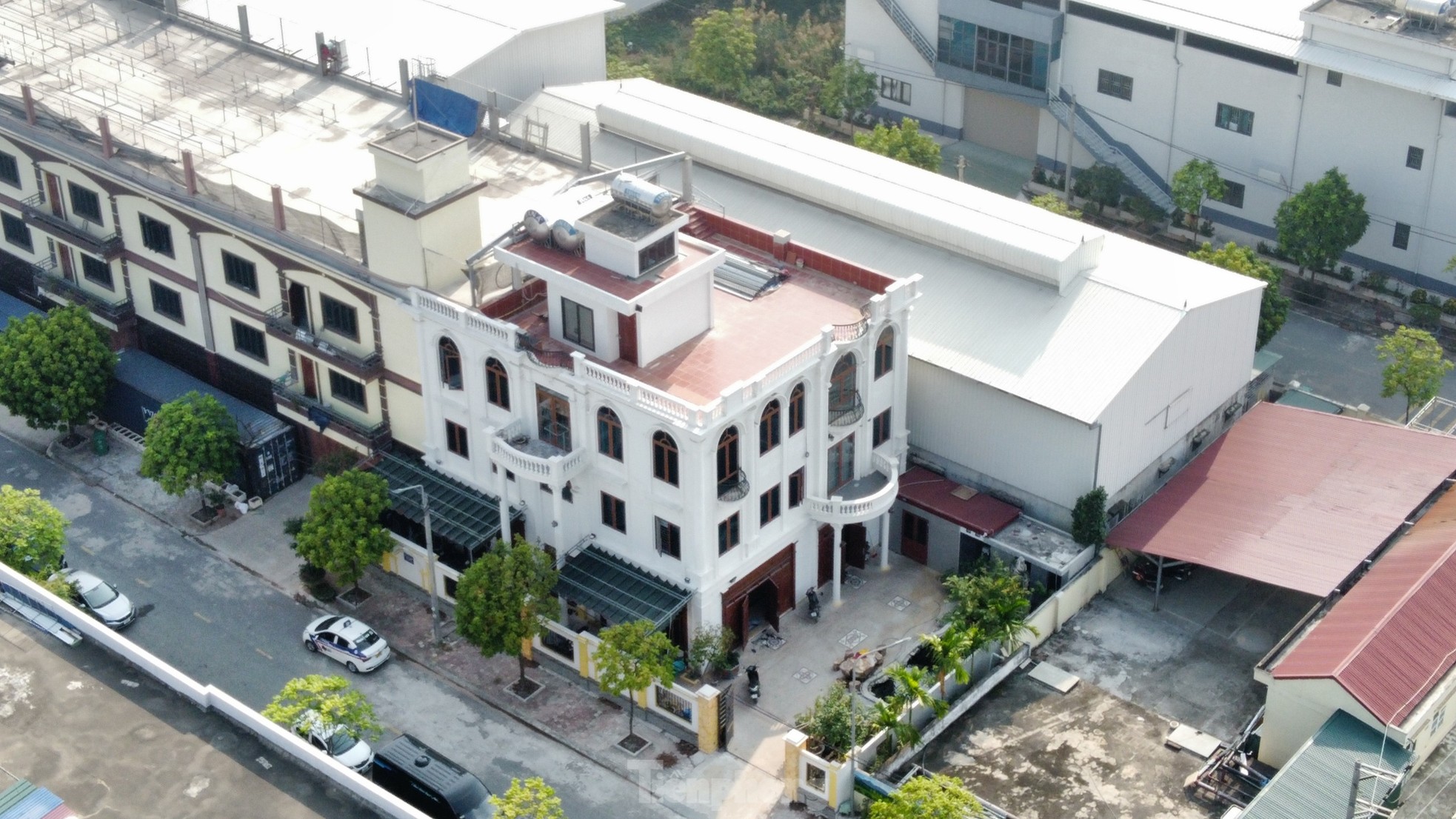 Cận cảnh loạt biệt thự 'mọc' trong cụm công nghiệp làng nghề ở Hà Nội ảnh 11