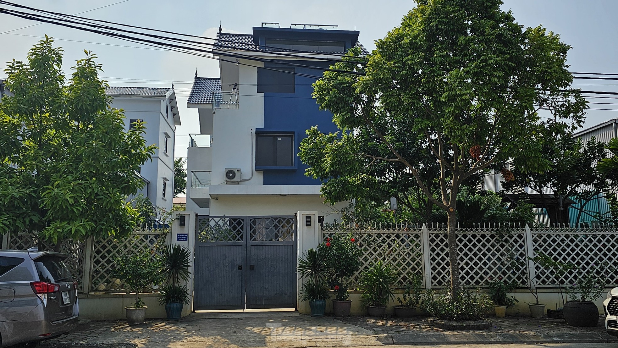 Cận cảnh loạt biệt thự 'mọc' trong cụm công nghiệp làng nghề ở Hà Nội ảnh 16