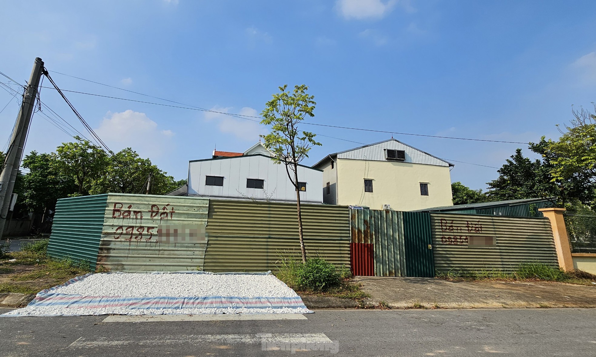 Cận cảnh loạt biệt thự 'mọc' trong cụm công nghiệp làng nghề ở Hà Nội ảnh 18