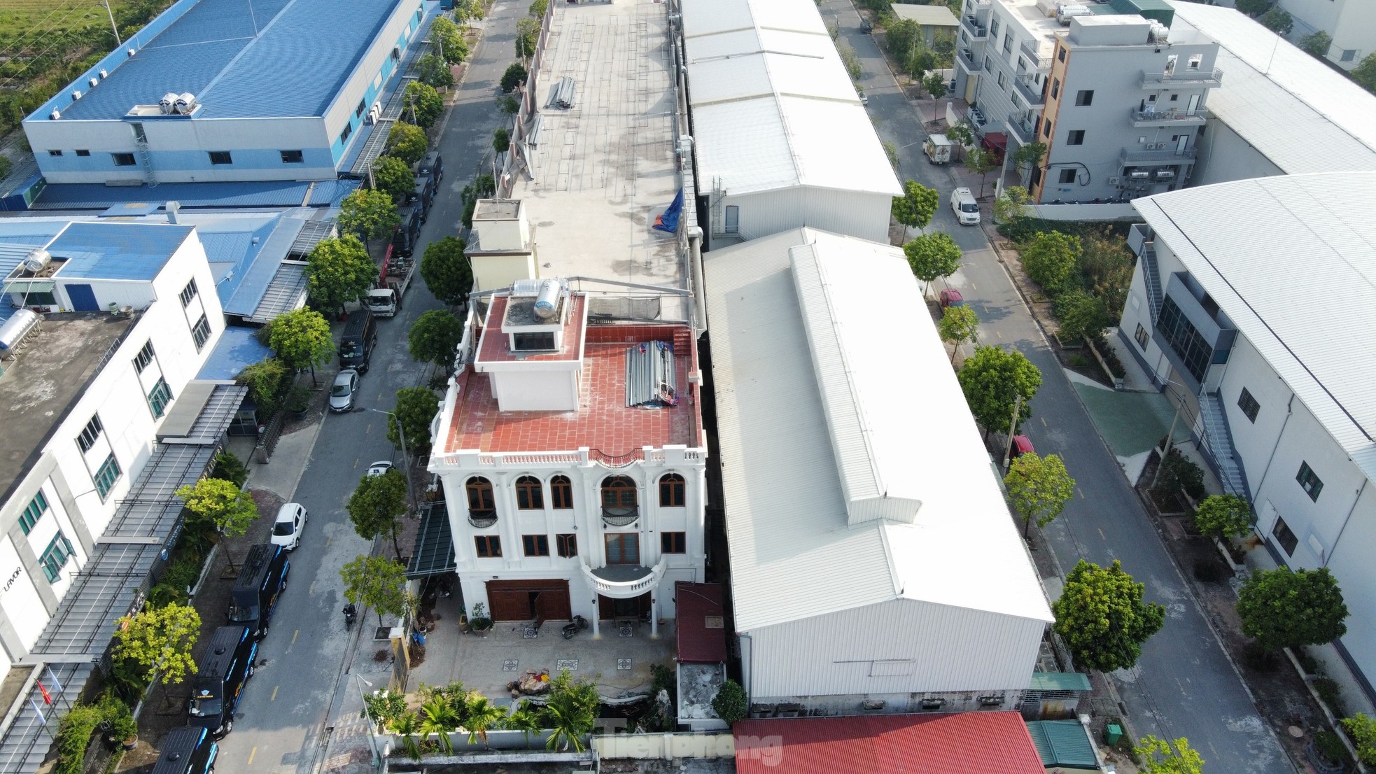 Cận cảnh loạt biệt thự 'mọc' trong cụm công nghiệp làng nghề ở Hà Nội ảnh 15