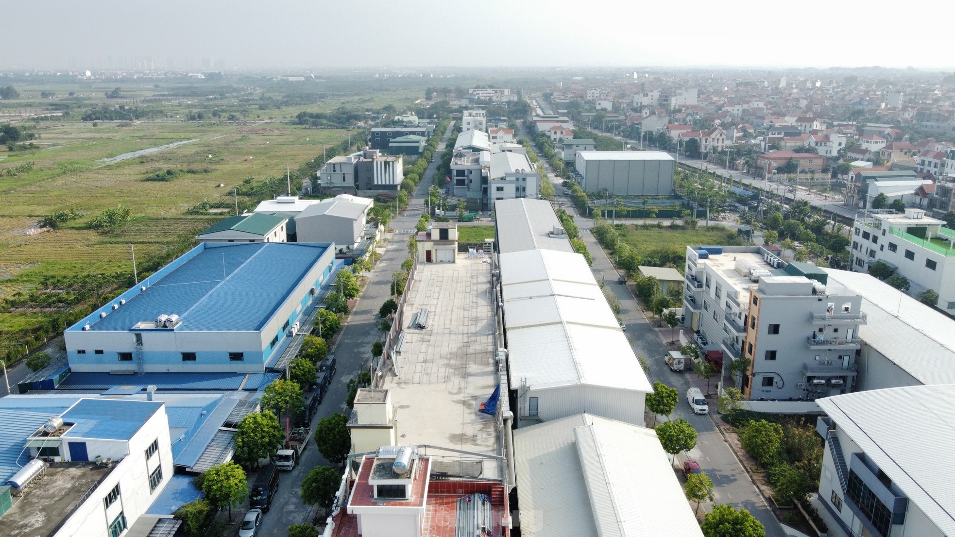 Cận cảnh loạt biệt thự 'mọc' trong cụm công nghiệp làng nghề ở Hà Nội ảnh 12