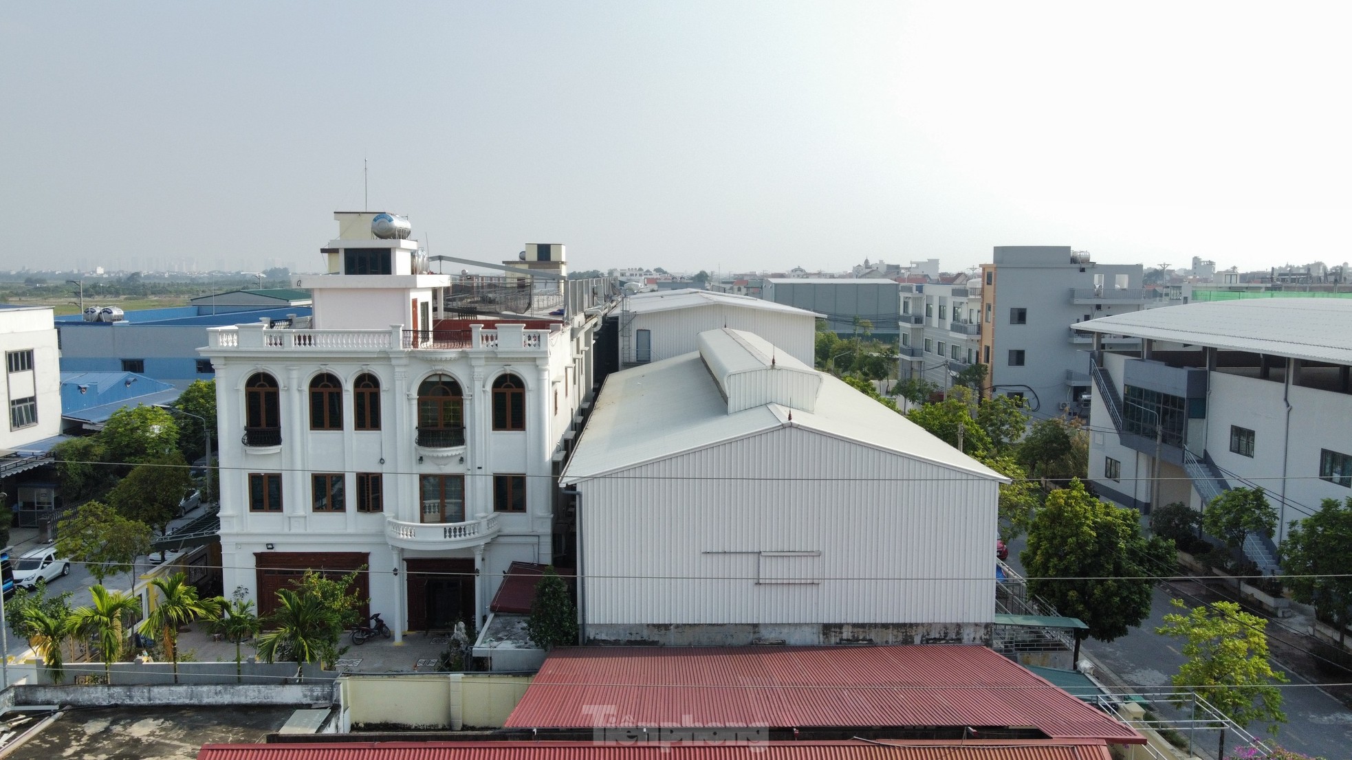Cận cảnh loạt biệt thự 'mọc' trong cụm công nghiệp làng nghề ở Hà Nội ảnh 17