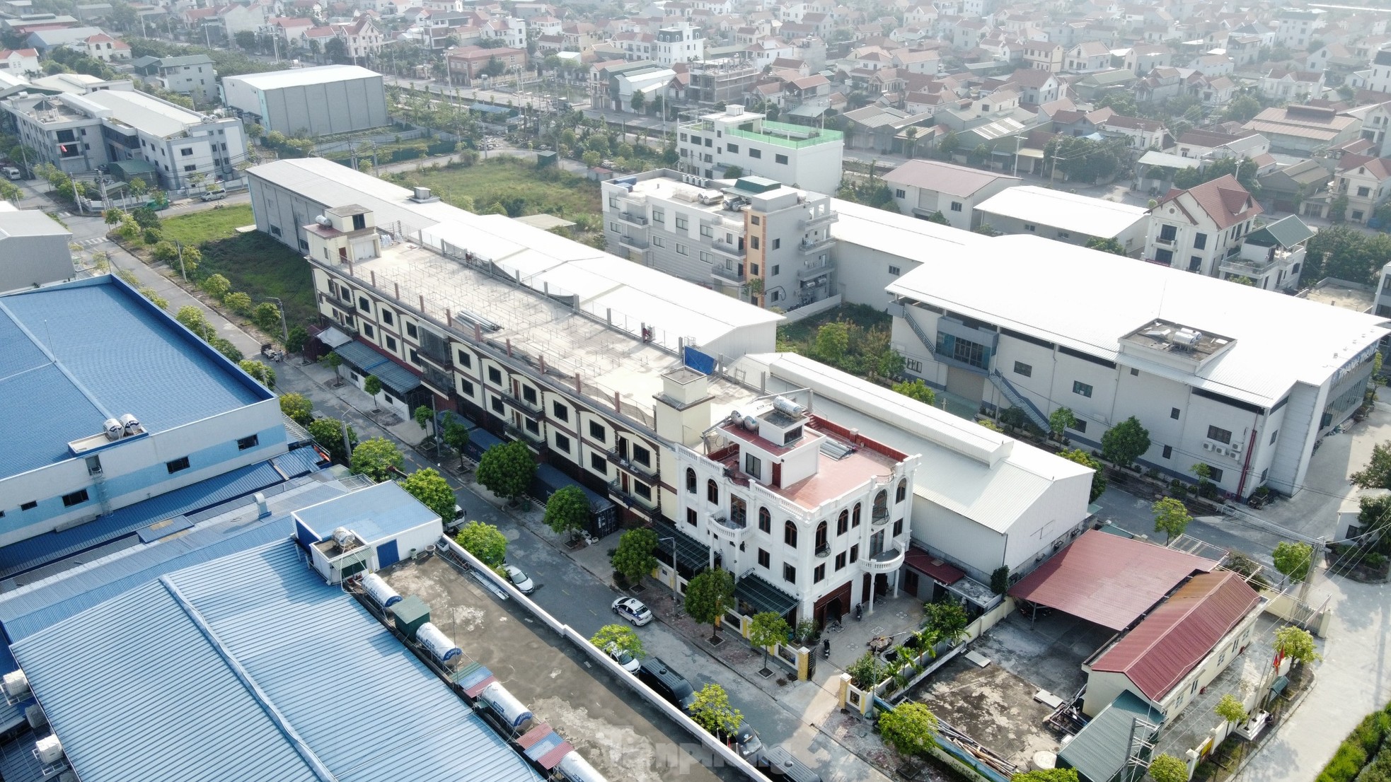 Cận cảnh loạt biệt thự 'mọc' trong cụm công nghiệp làng nghề ở Hà Nội ảnh 6