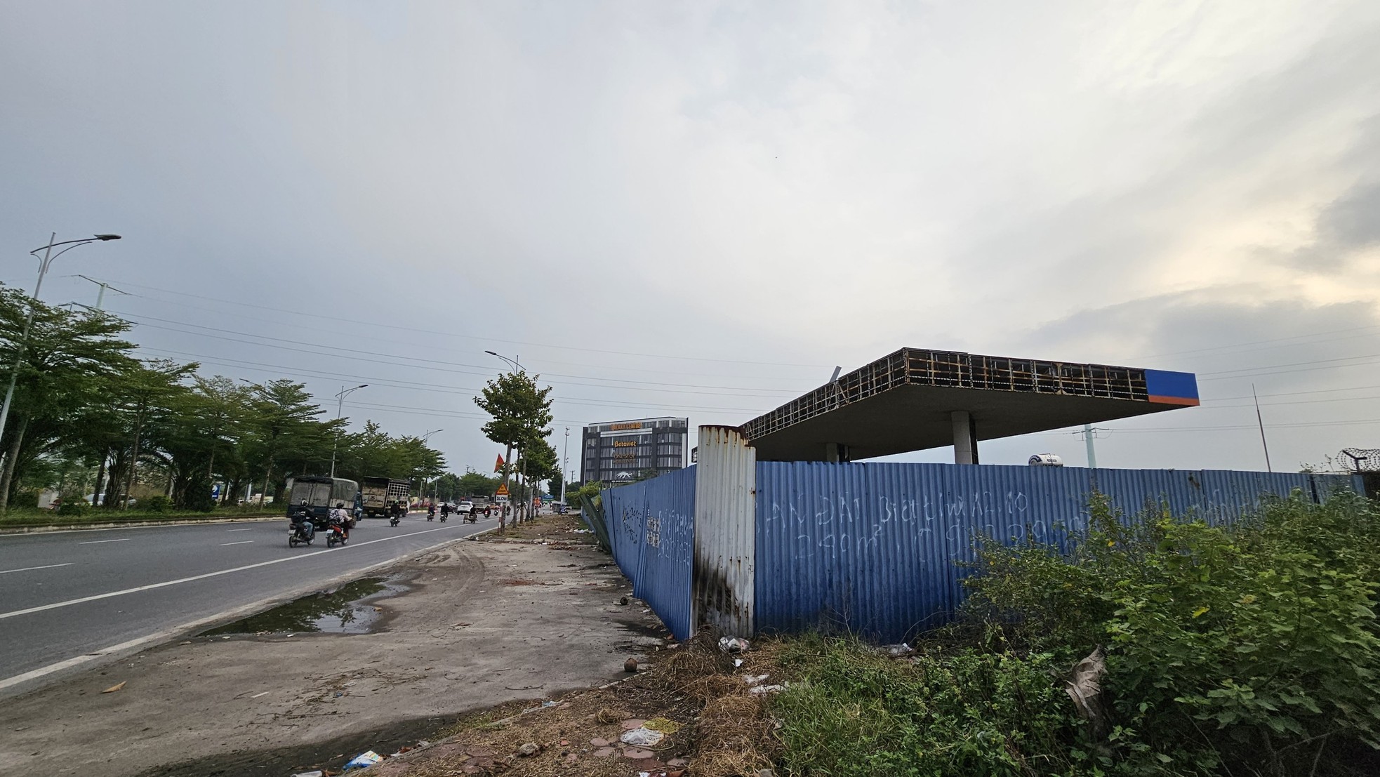 Cận cảnh biệt thự, trụ sở công ty, cây xăng xây sai quy hoạch ở khu đô thị Thanh Hà ảnh 13