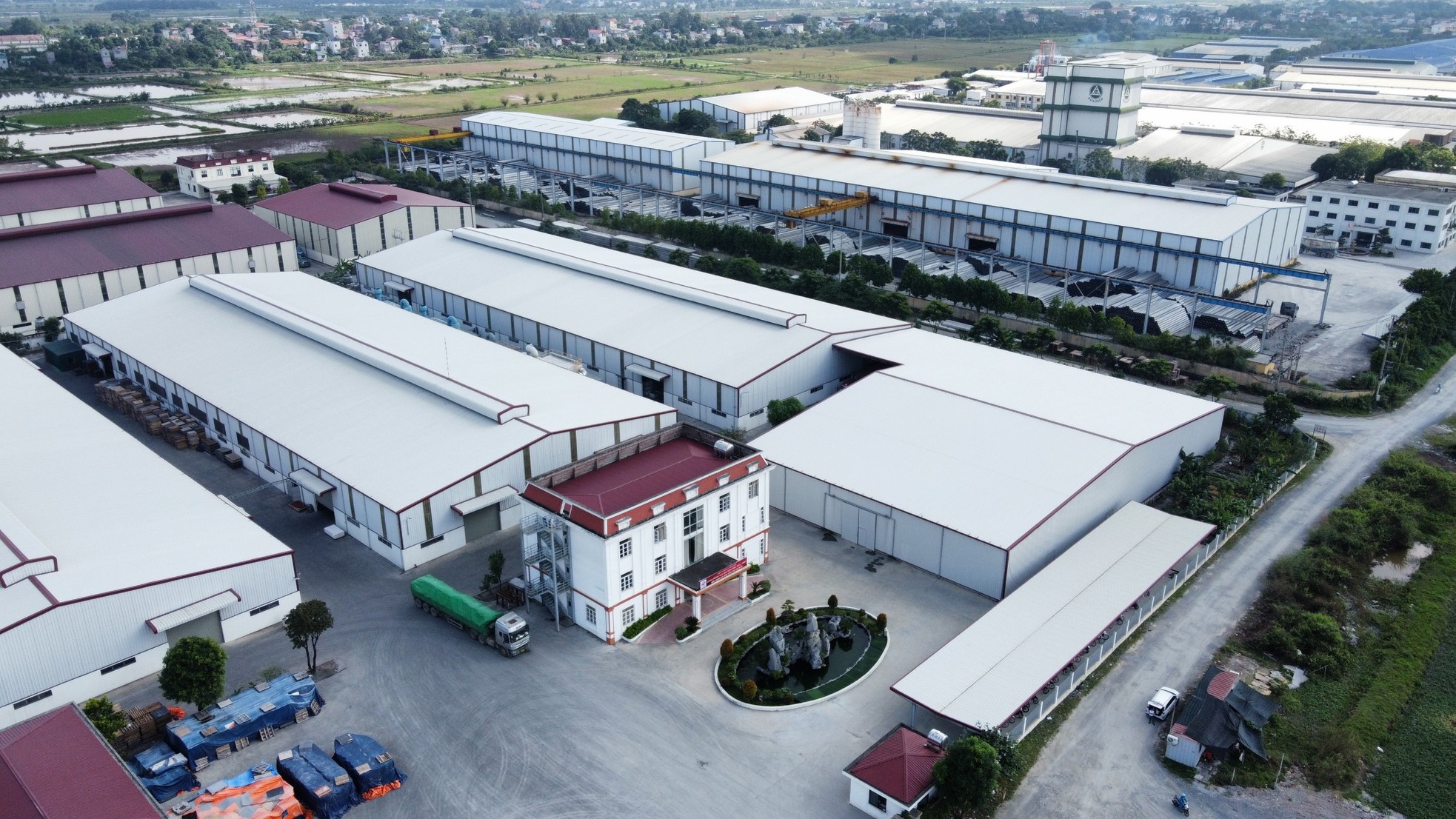 Hàng nghìn m2 quy hoạch bãi xe tại cụm công nghiệp ở Hà Nam biến thành kho chứa hàng ảnh 5
