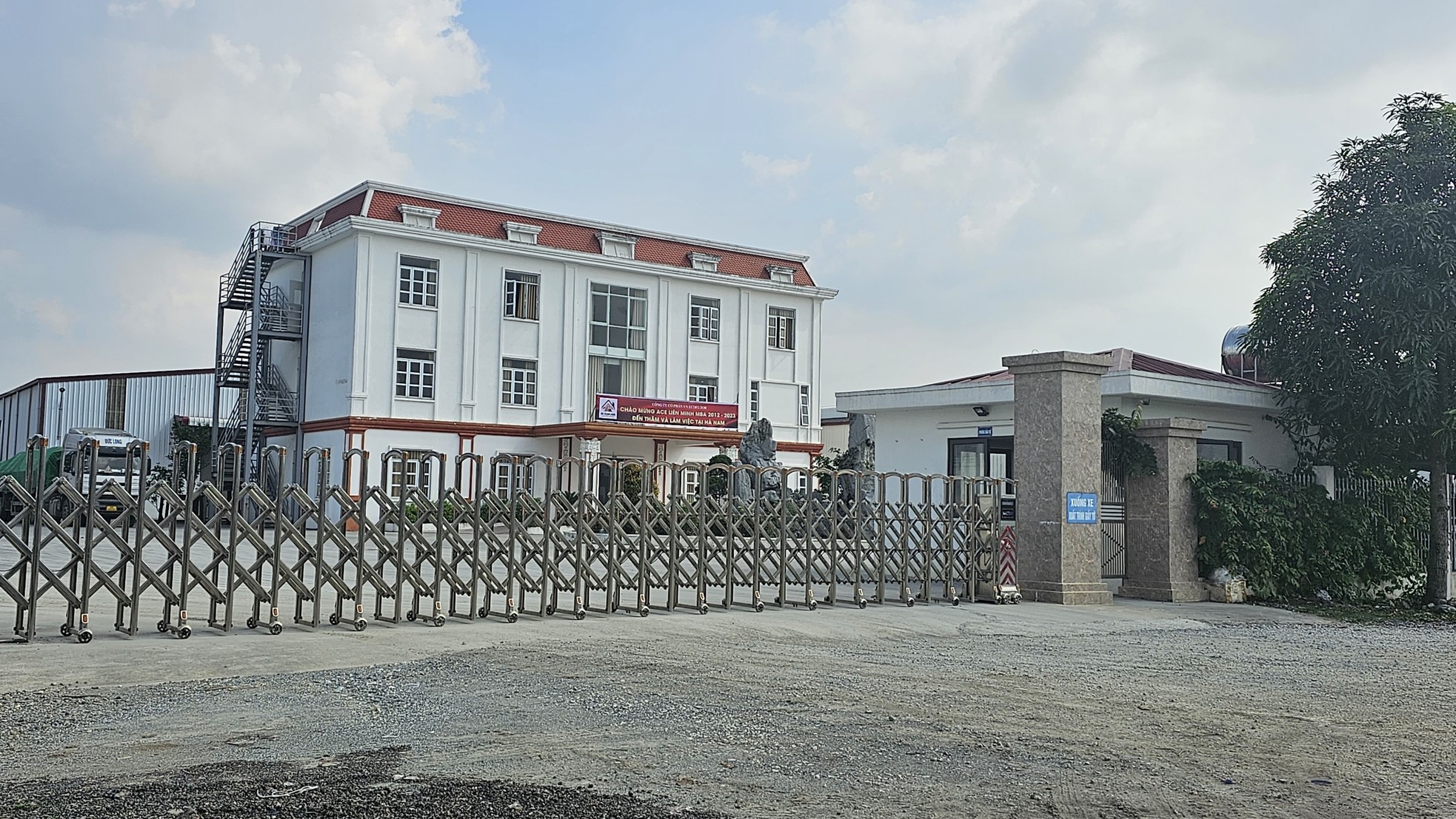 Hàng nghìn m2 quy hoạch bãi xe tại cụm công nghiệp ở Hà Nam biến thành kho chứa hàng ảnh 7