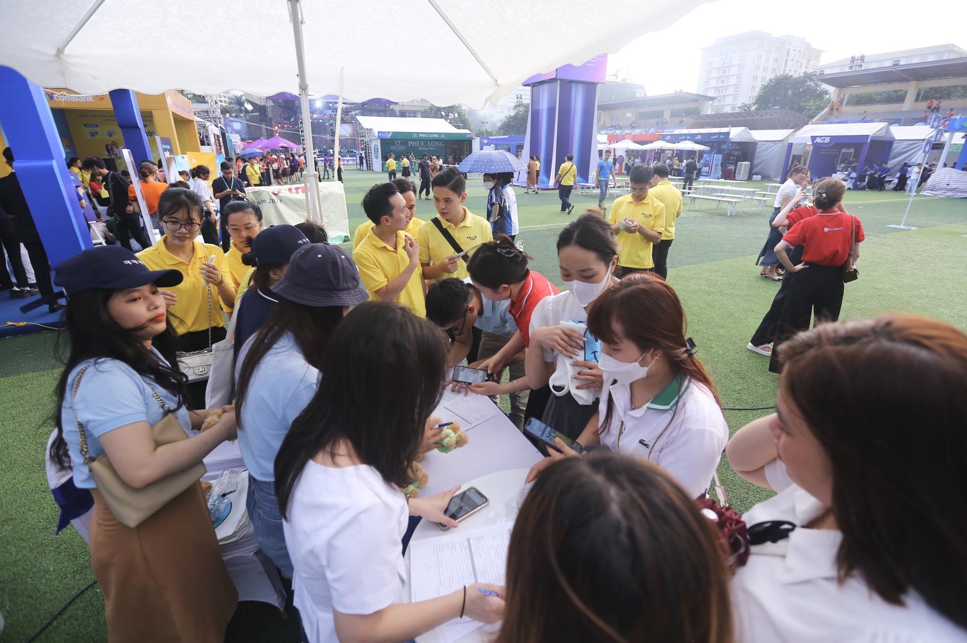Sôi động không khí ngày khai mạc Sóng Festival 2023 ảnh 1