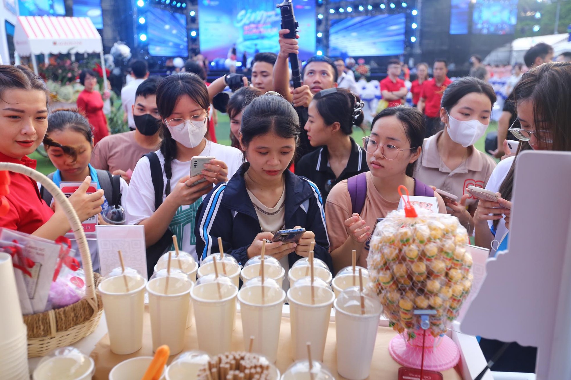 Sôi động không khí ngày khai mạc Sóng Festival 2023 ảnh 5
