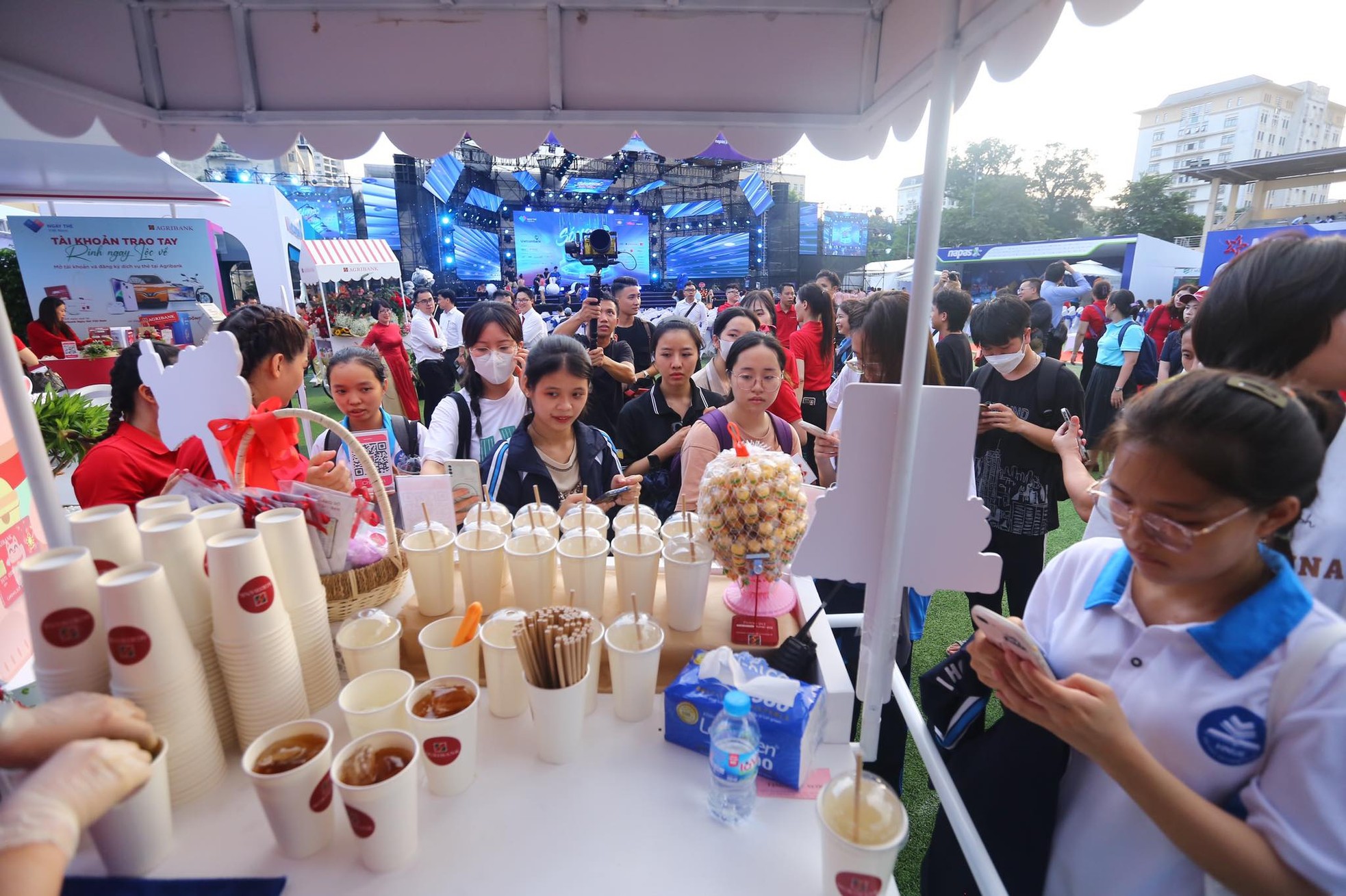 Sôi động không khí ngày khai mạc Sóng Festival 2023 ảnh 6