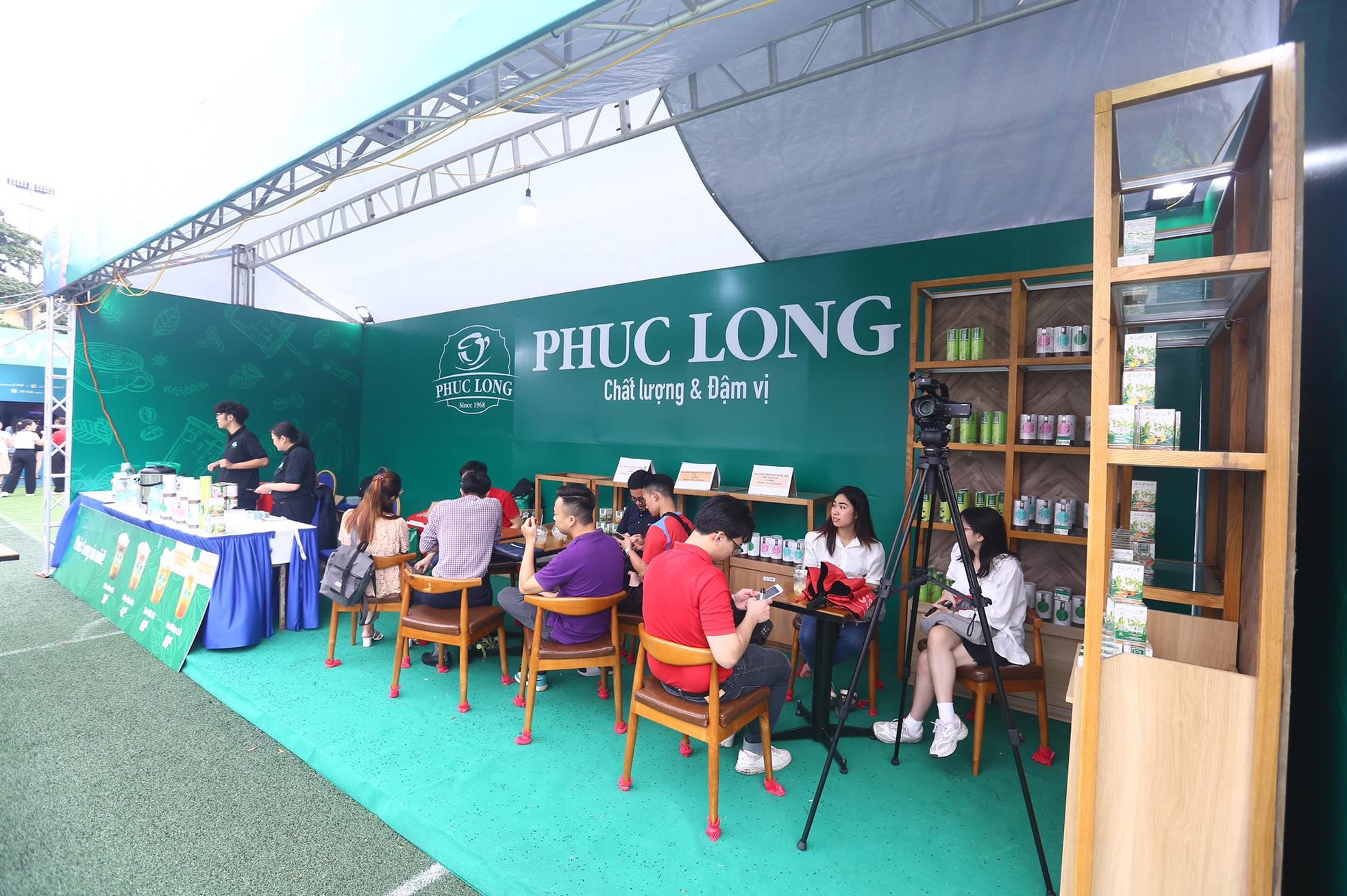 Nườm nượp check-in, mở thẻ, nhận quà tại Sóng Festival ảnh 10
