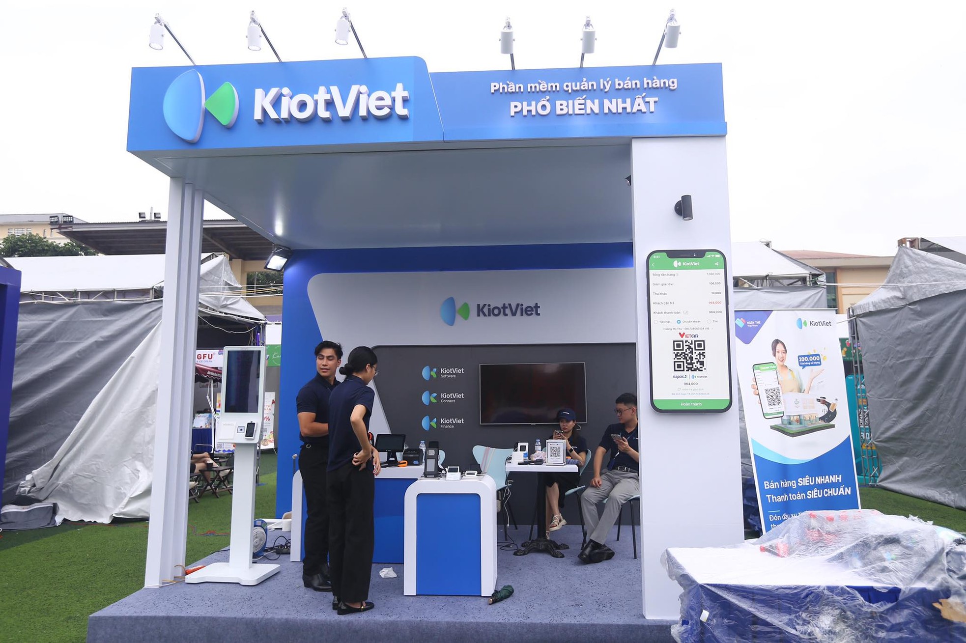 Nườm nượp check-in, mở thẻ, nhận quà tại Sóng Festival ảnh 11