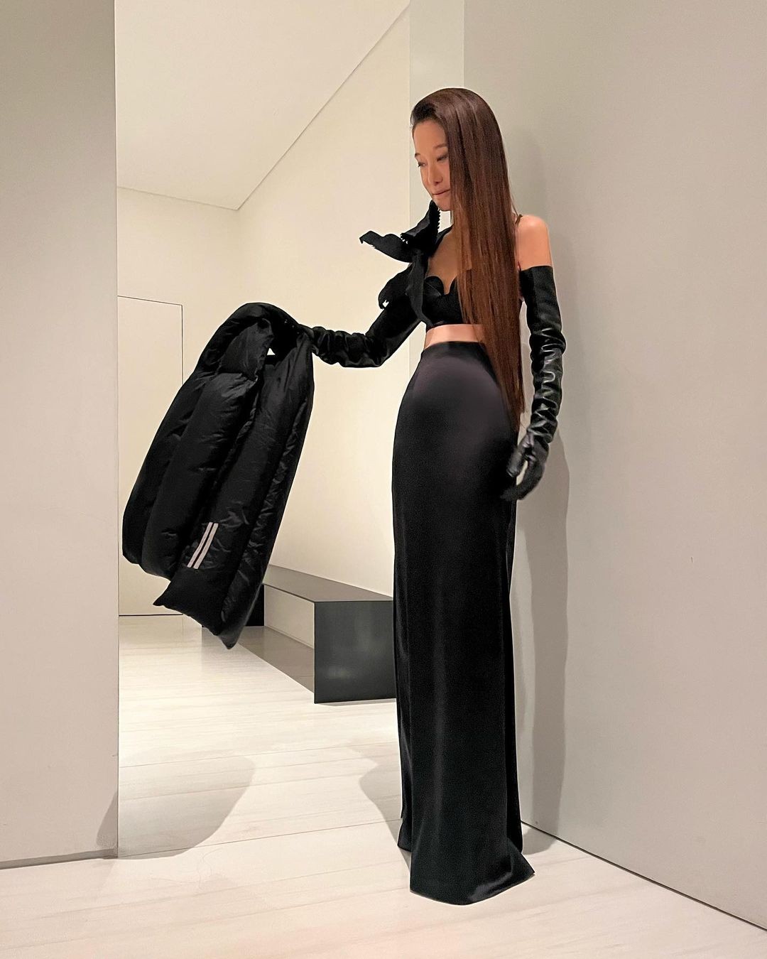 Sốc với khuôn mặt biến dạng và thân hình gầy gò của ‘nữ hoàng váy cưới’ Vera Wang ảnh 3