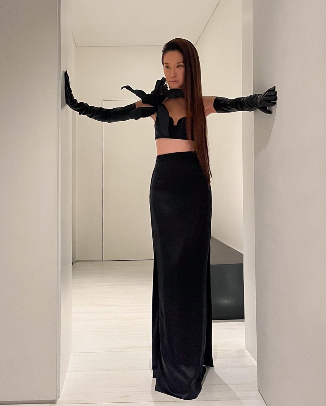 Sốc với khuôn mặt biến dạng và thân hình gầy gò của ‘nữ hoàng váy cưới’ Vera Wang ảnh 4