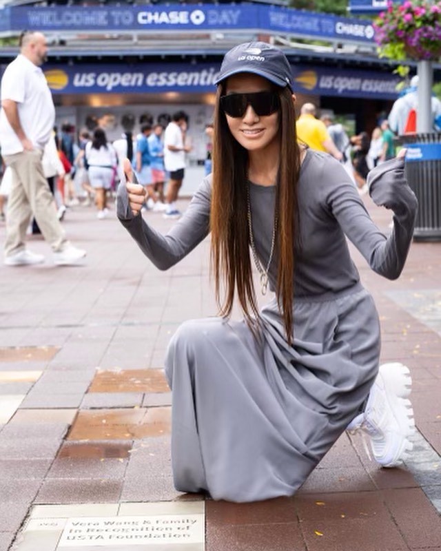 Sốc với khuôn mặt biến dạng và thân hình gầy gò của ‘nữ hoàng váy cưới’ Vera Wang ảnh 13