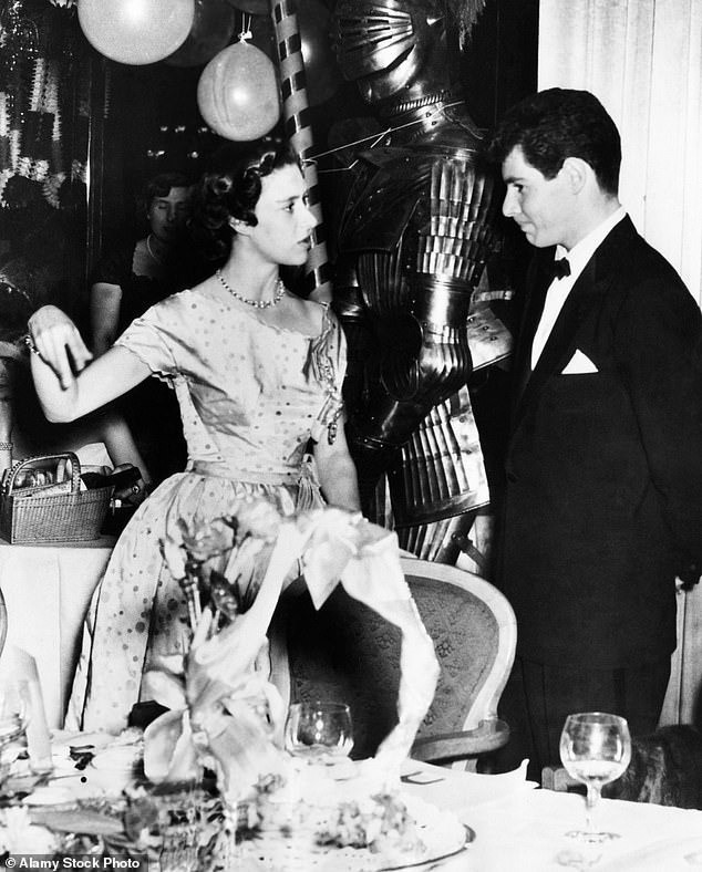 Mối tình nồng cháy của em gái Nữ hoàng Anh và siêu sao Hollywood ảnh 2