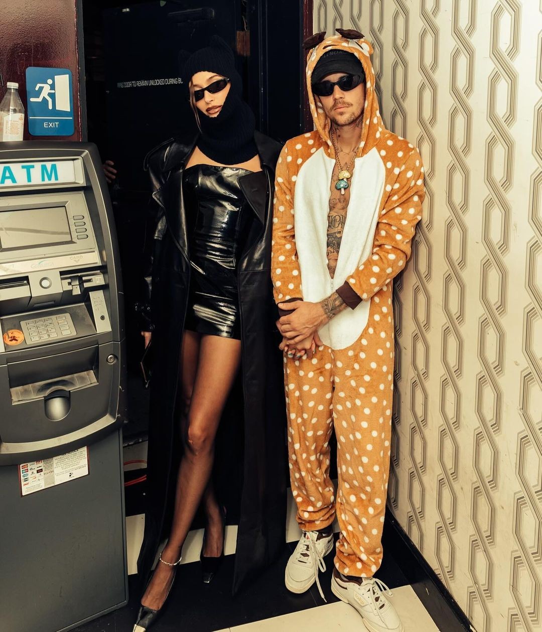 Lingerie photo of Justin Bieber's wife on Halloween caused a storm on the internet photo 13