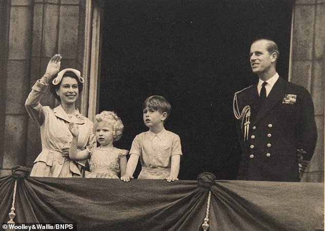 Hình ảnh chưa công bố về Nữ hoàng Elizabeth ảnh 4