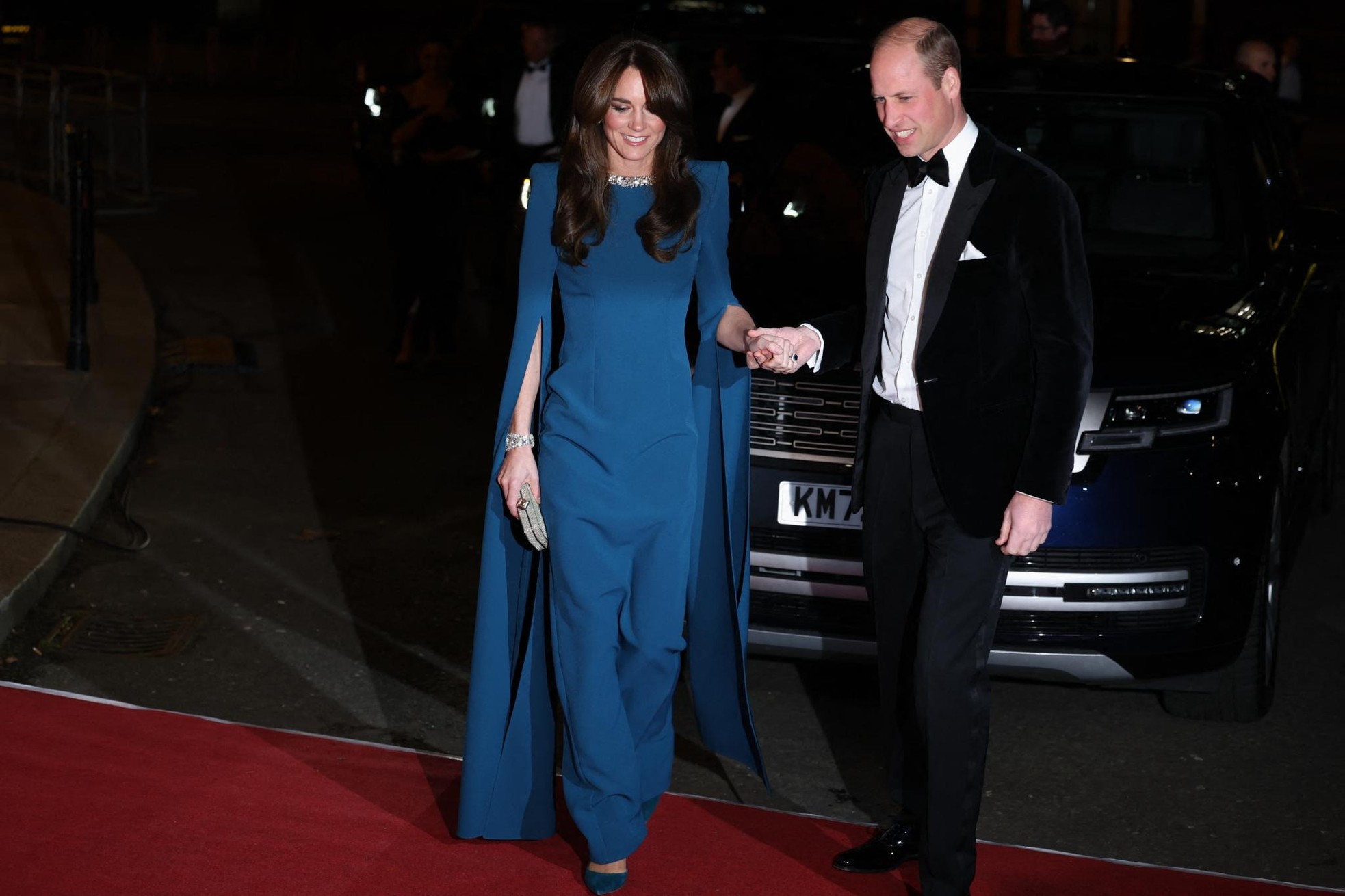 Phản ứng của William và Kate trước khủng hoảng của Hoàng gia Anh ảnh 1