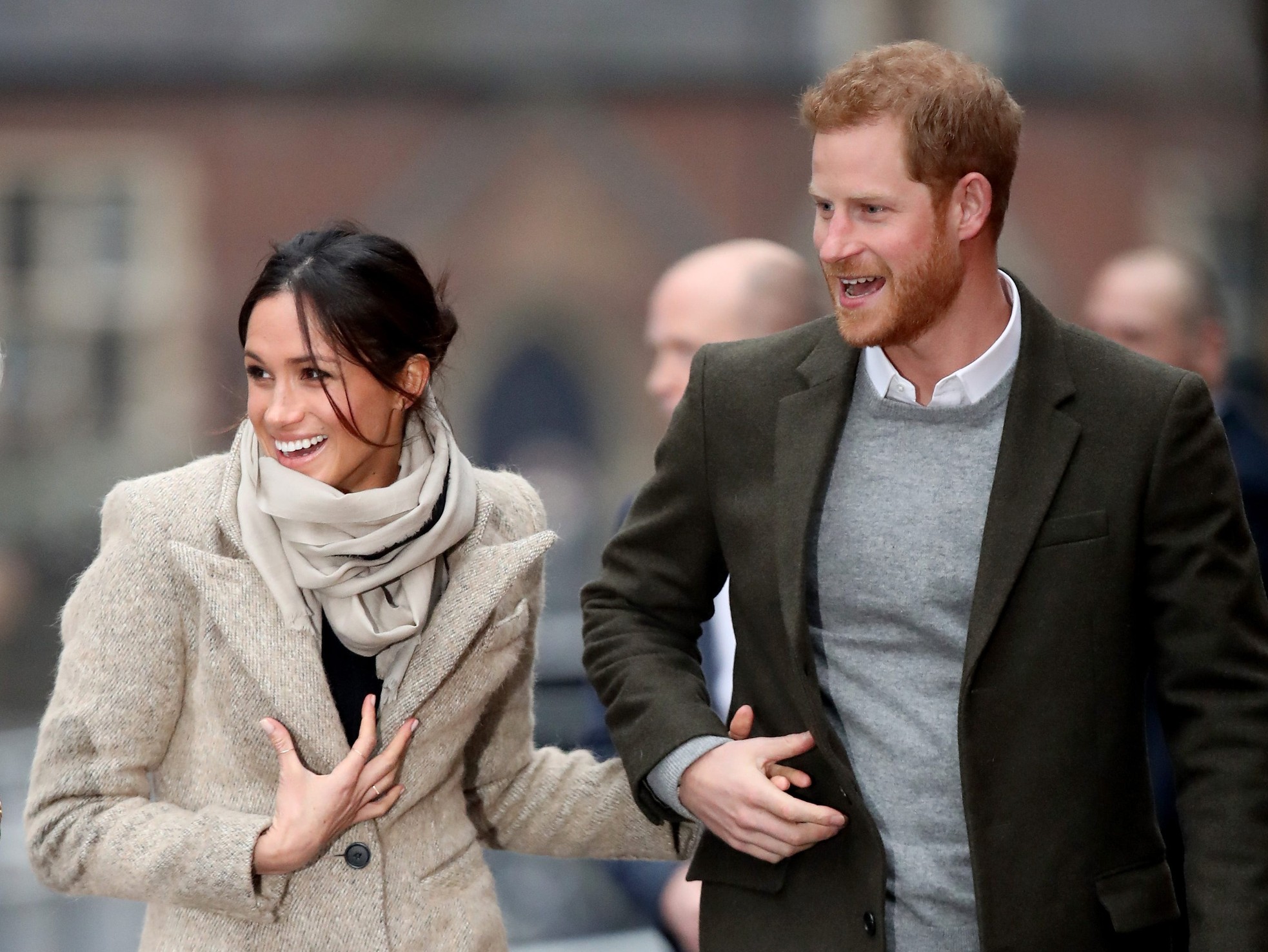 Gây thiệt hại lớn cho hoàng gia, Harry - Meghan có bị mất tước hiệu? ảnh 3