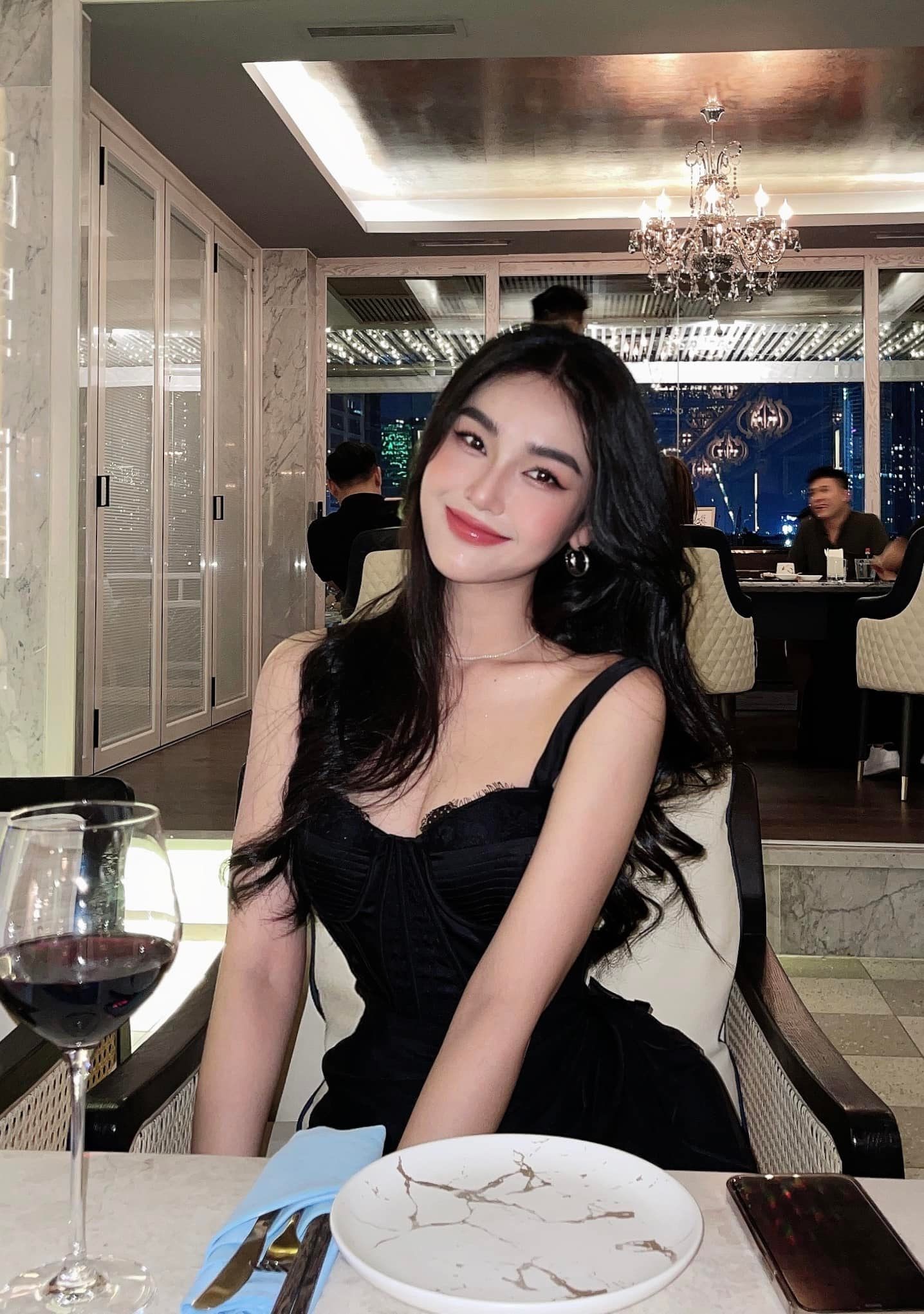 Ngoại hình tiểu tam Cù Thị Trà đang gây sốt trong 'Chúng ta của 8 năm sau' ảnh 26