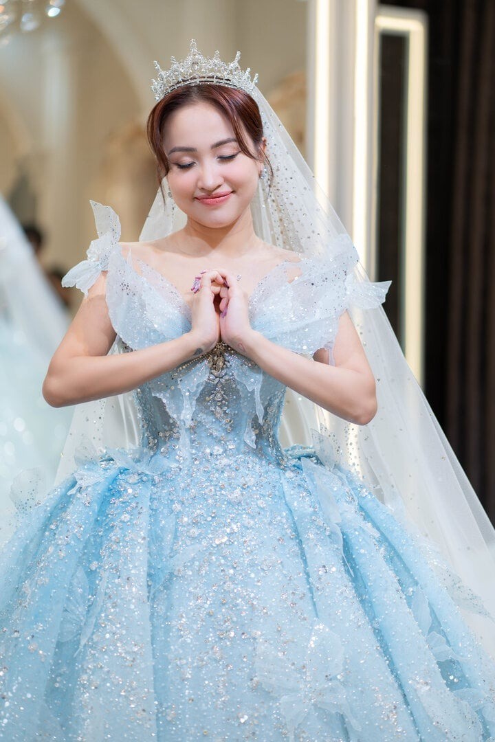 Hồ Hoài Anh đệm đàn ở đám cưới Vân Hugo ảnh 1