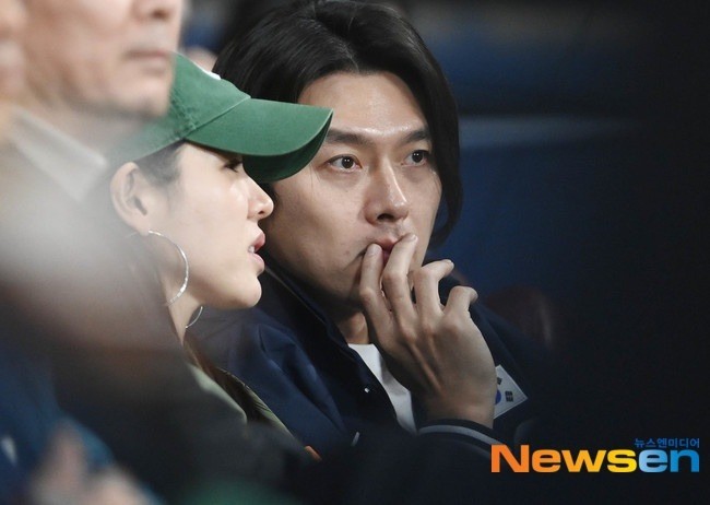 Hyun Bin - Son Ye Jin hẹn hò xem bóng chày ảnh 4