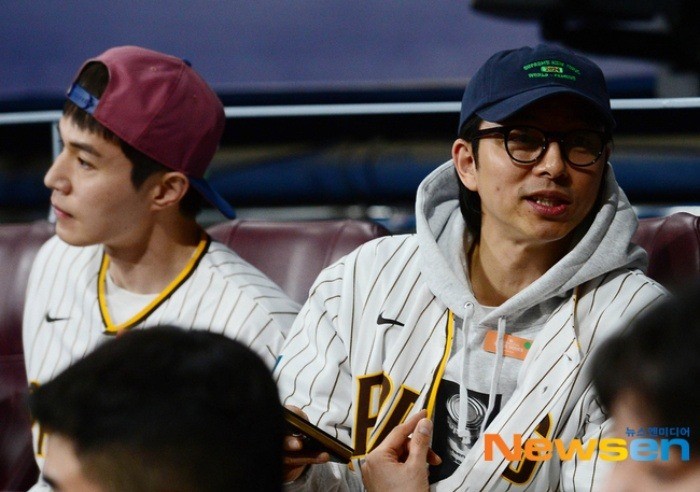 Hyun Bin - Son Ye Jin hẹn hò xem bóng chày ảnh 5