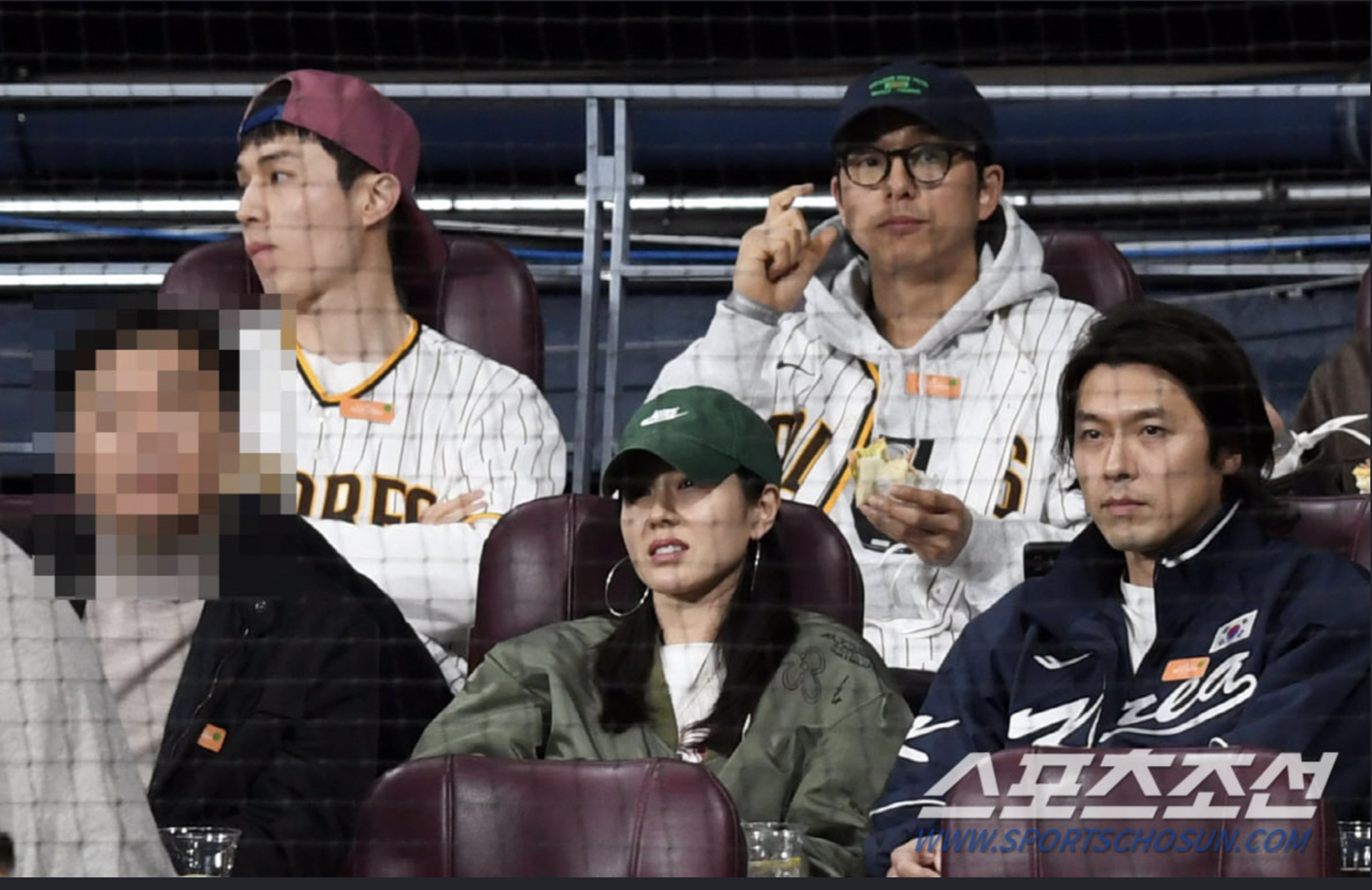 Hyun Bin - Son Ye Jin hẹn hò xem bóng chày ảnh 7