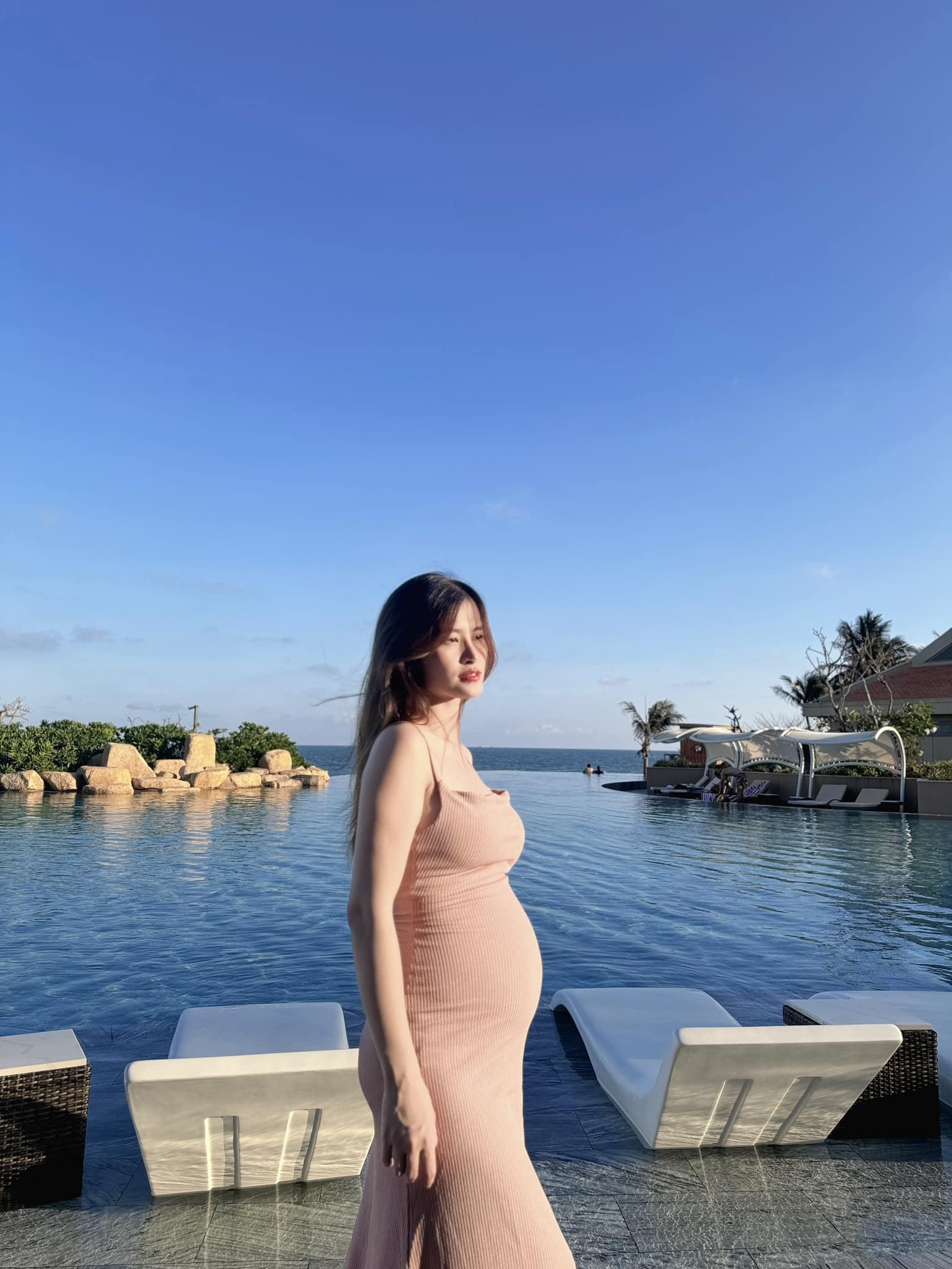 Sao Việt đọ bikini, vi vu nước ngoài trong kỳ nghỉ lễ 5 ngày ảnh 5