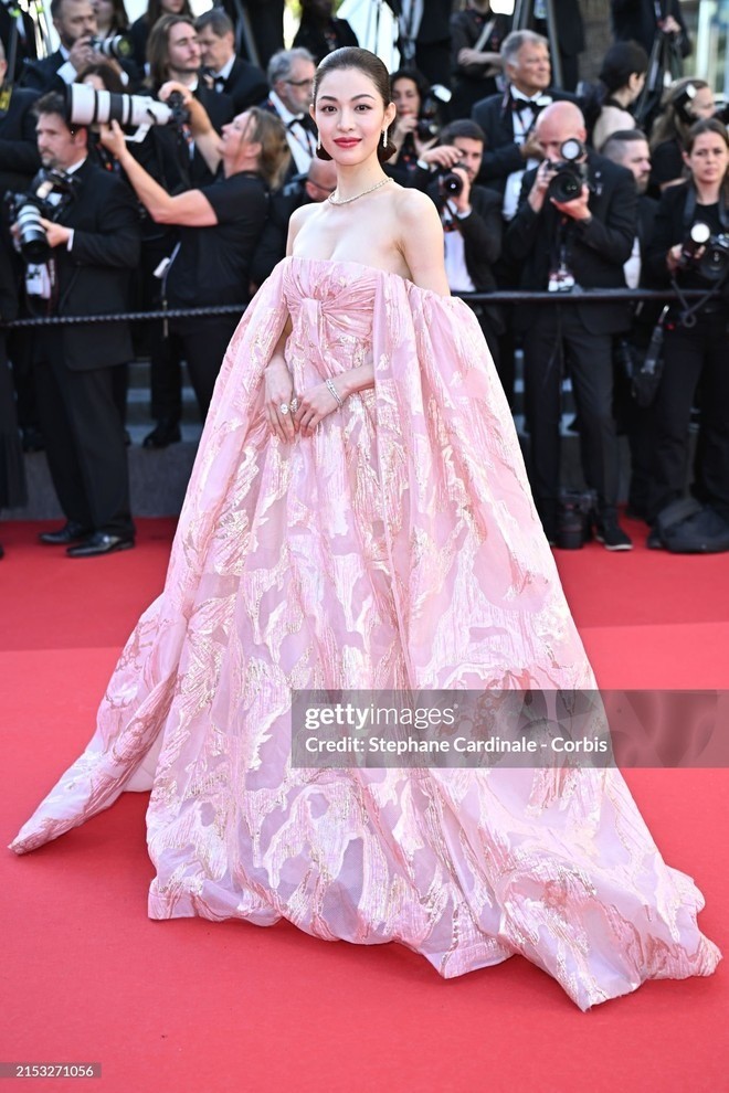 Cannes ngày ba: Người đẹp Thái Lan gây sốc với trang phục xuyên thấu ảnh 24