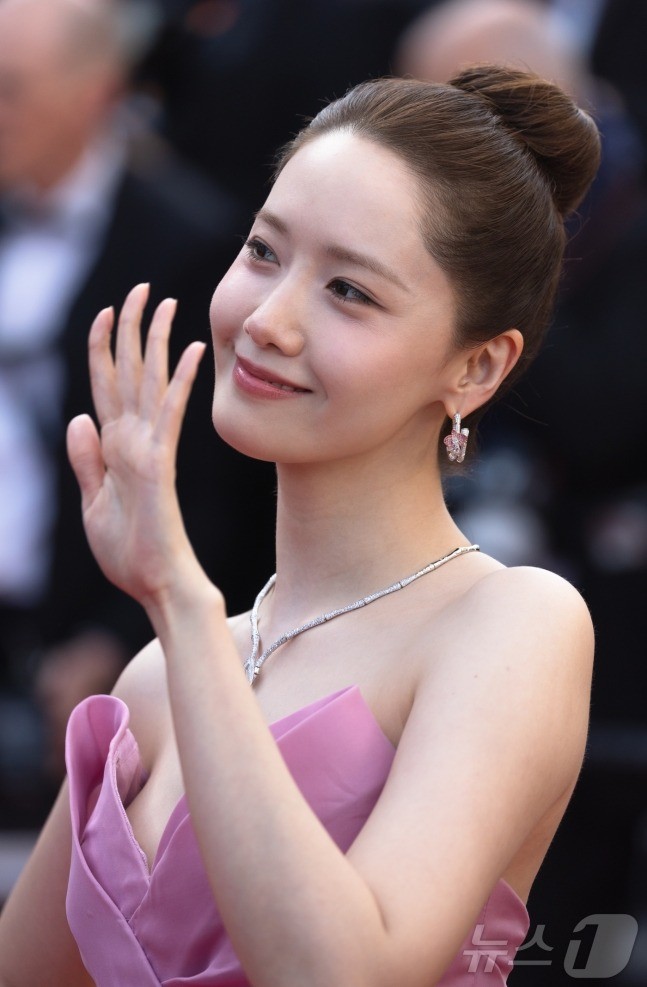 Han So Hee và Yoona (SNSD) so kè nhan sắc trên thảm đỏ Cannes ảnh 22