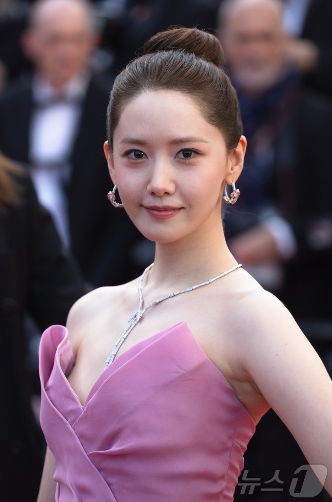 Han So Hee và Yoona (SNSD) so kè nhan sắc trên thảm đỏ Cannes ảnh 21