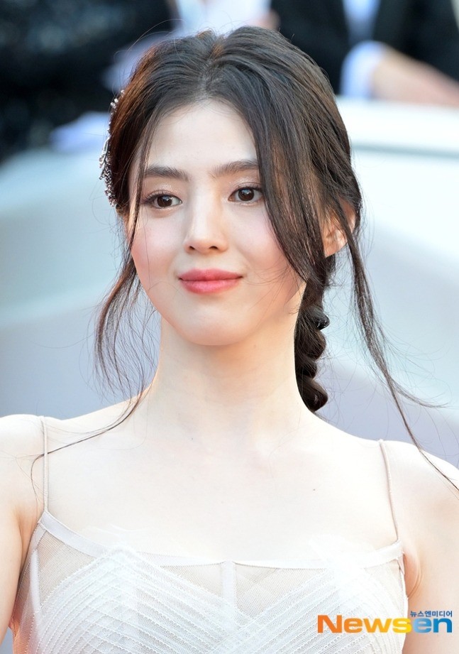 Han So Hee và Yoona (SNSD) so kè nhan sắc trên thảm đỏ Cannes ảnh 9