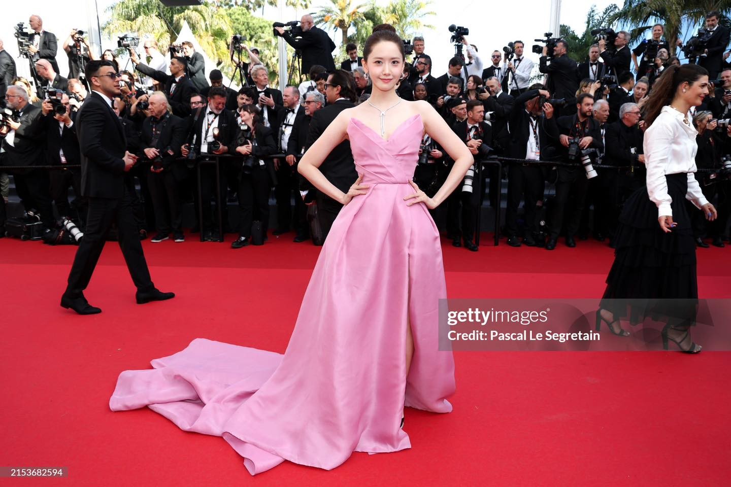 Han So Hee và Yoona (SNSD) so kè nhan sắc trên thảm đỏ Cannes ảnh 19