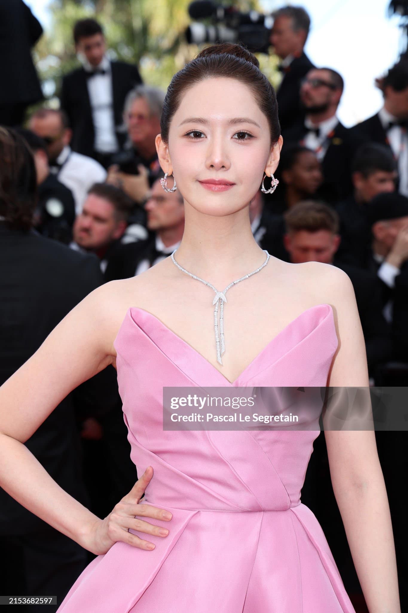 Han So Hee và Yoona (SNSD) so kè nhan sắc trên thảm đỏ Cannes ảnh 26