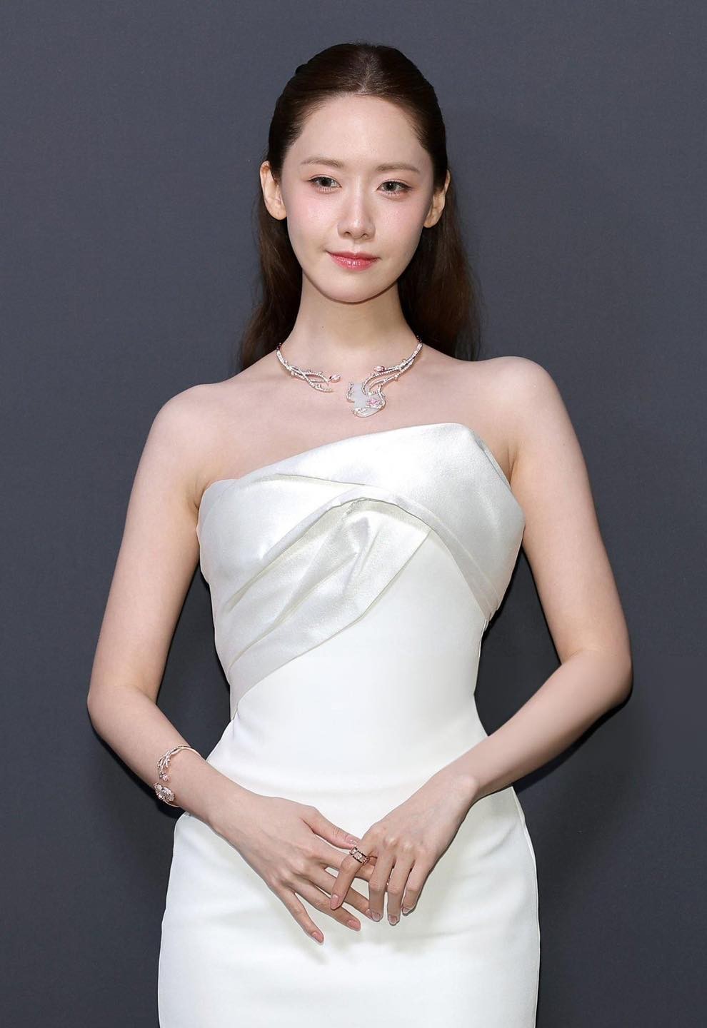 Han So Hee và Yoona (SNSD) so kè nhan sắc trên thảm đỏ Cannes ảnh 28