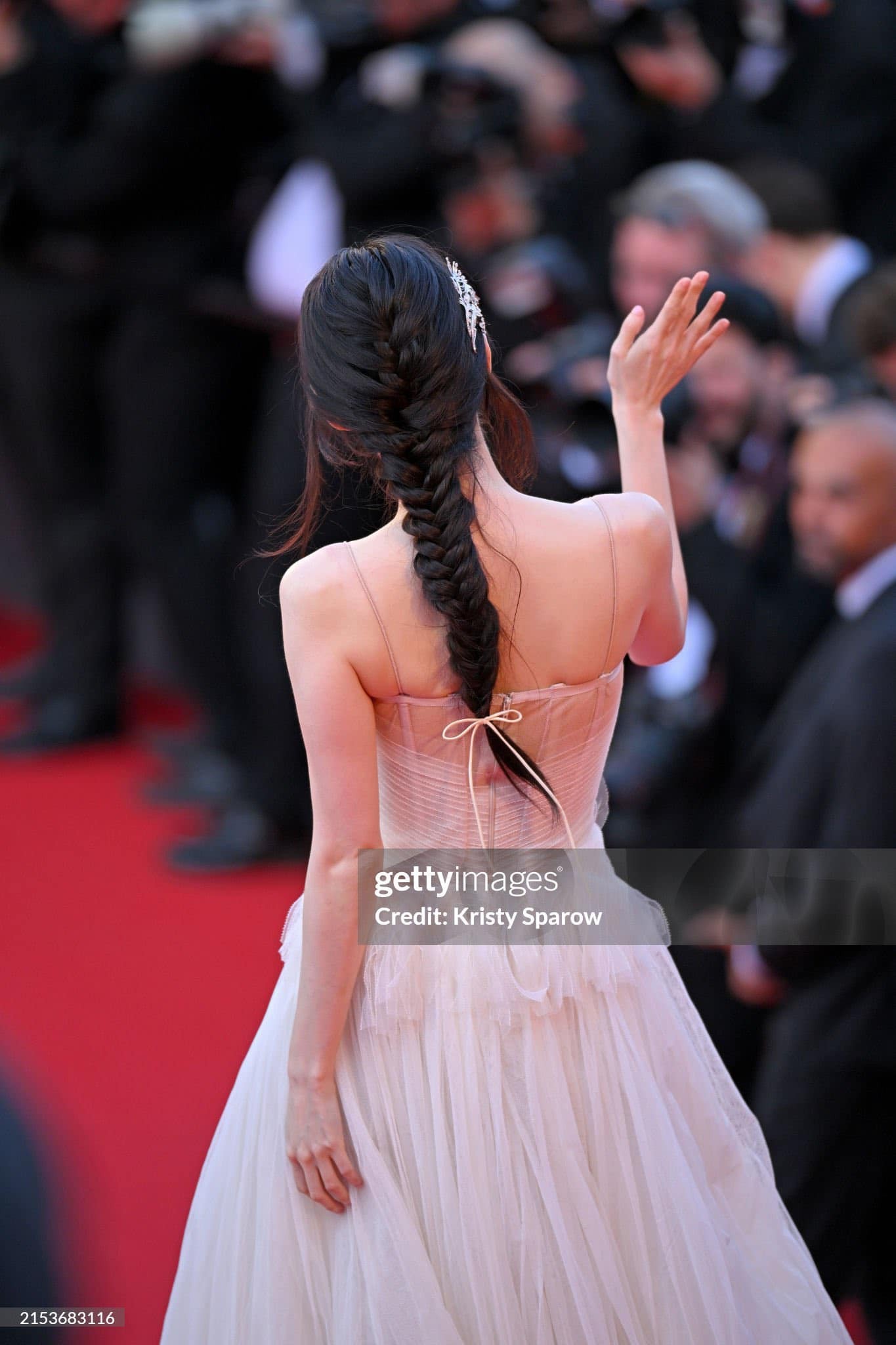 Han So Hee và Yoona (SNSD) so kè nhan sắc trên thảm đỏ Cannes ảnh 3