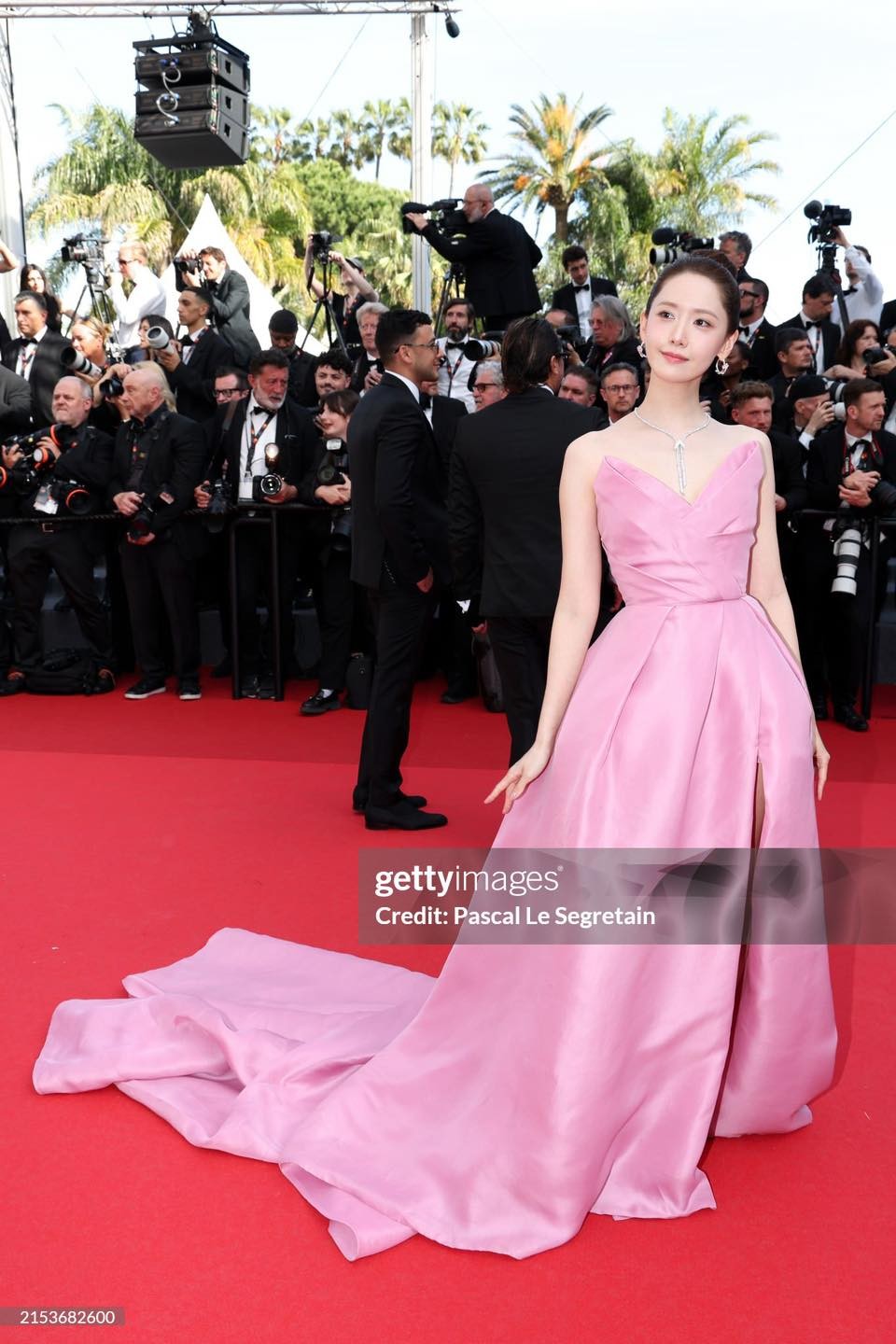 Han So Hee và Yoona (SNSD) so kè nhan sắc trên thảm đỏ Cannes ảnh 25