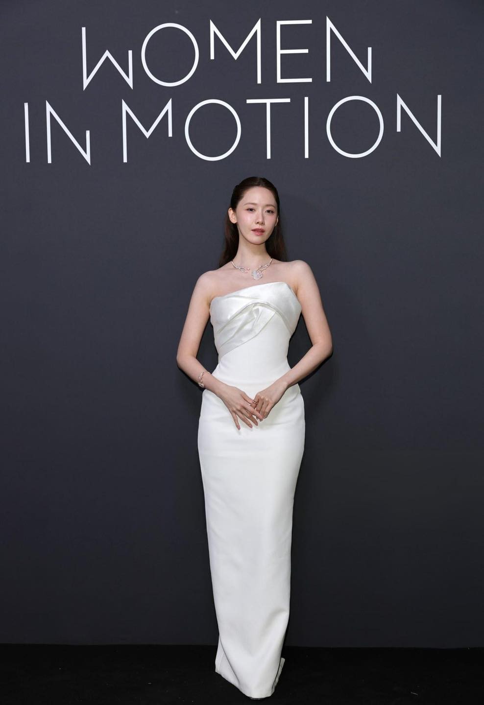 Han So Hee và Yoona (SNSD) so kè nhan sắc trên thảm đỏ Cannes ảnh 29