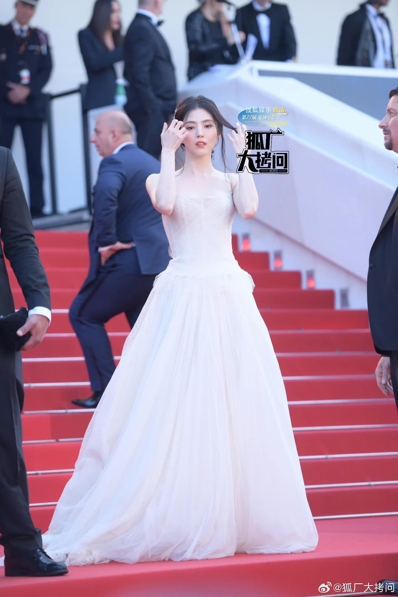 Han So Hee và Yoona (SNSD) so kè nhan sắc trên thảm đỏ Cannes ảnh 1